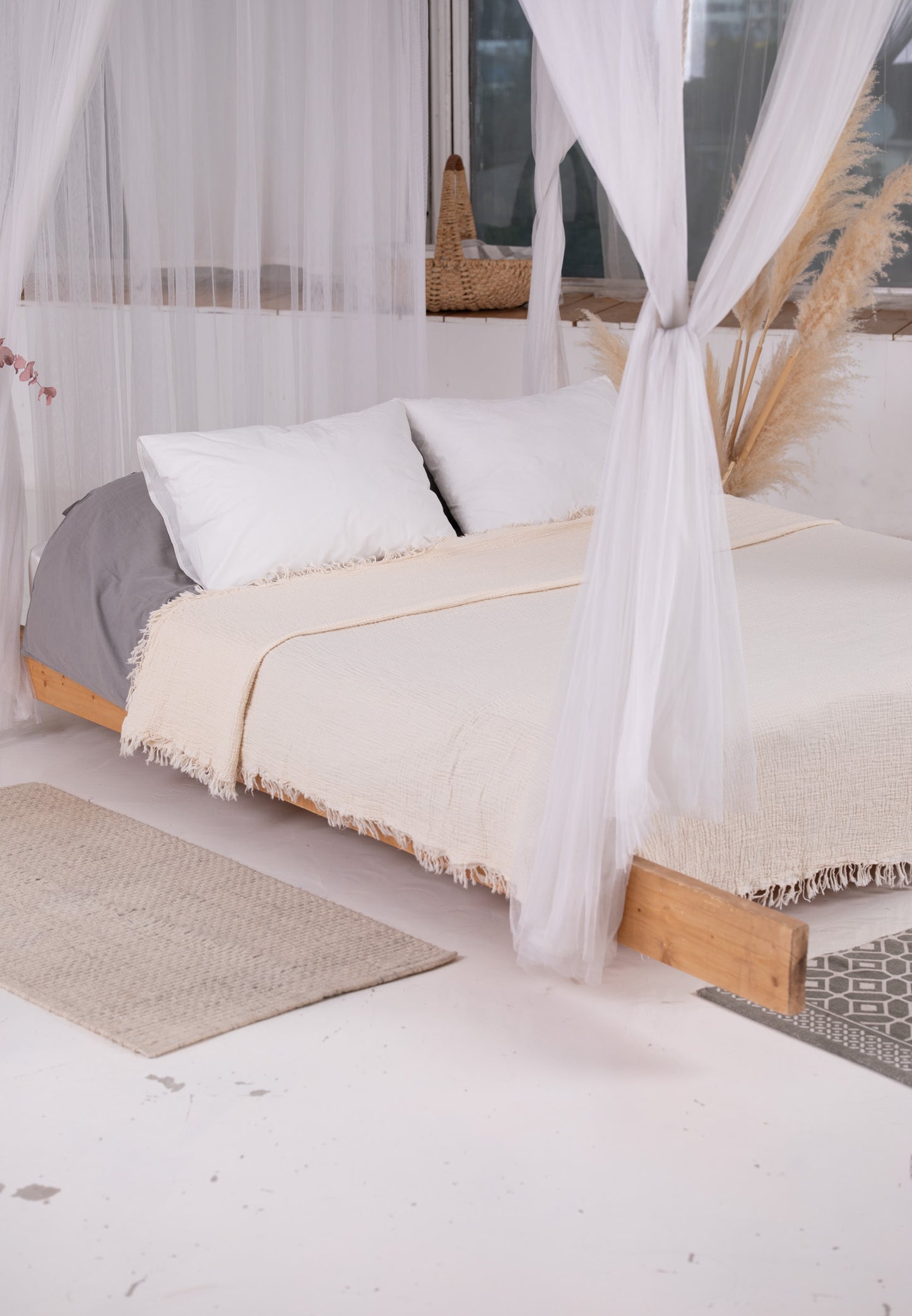 Premium muslin bedspread 240x260 cm - 100% cotton - extra soft cotton blanket as a cuddly blanket, bed throw, sofa throw, couch throw - warm sofa blanket