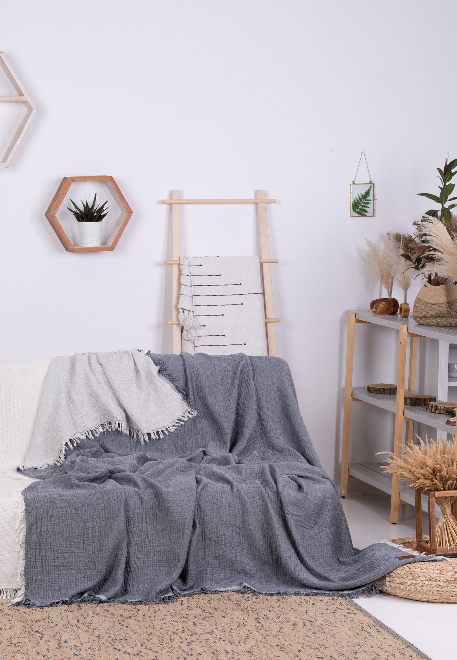 Premium Musselin Tagesdecke 240x260 cm - 100% Baumwolle - extraweiche Baumwolldecke als Kuscheldecke, Bett-Überwurf, Sofa-Überwurf, Couch-Überwurf - warme Sofa-Decke