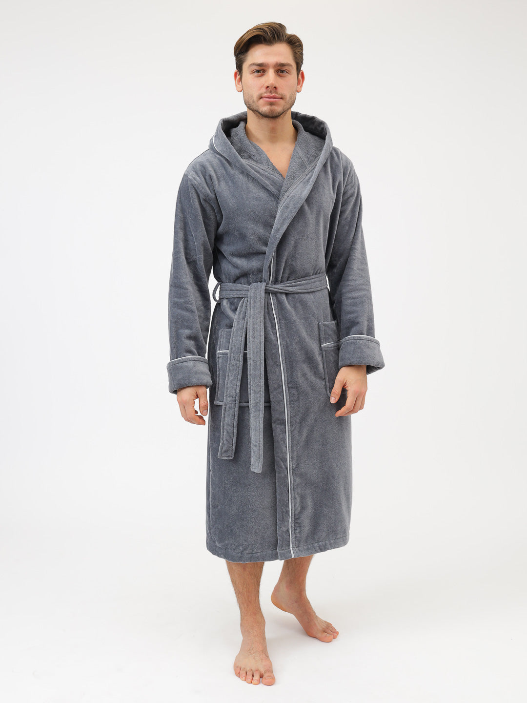 Edeler Herrenbademantel aus hochwertiger Baumwolle mit Kapuze in Velour