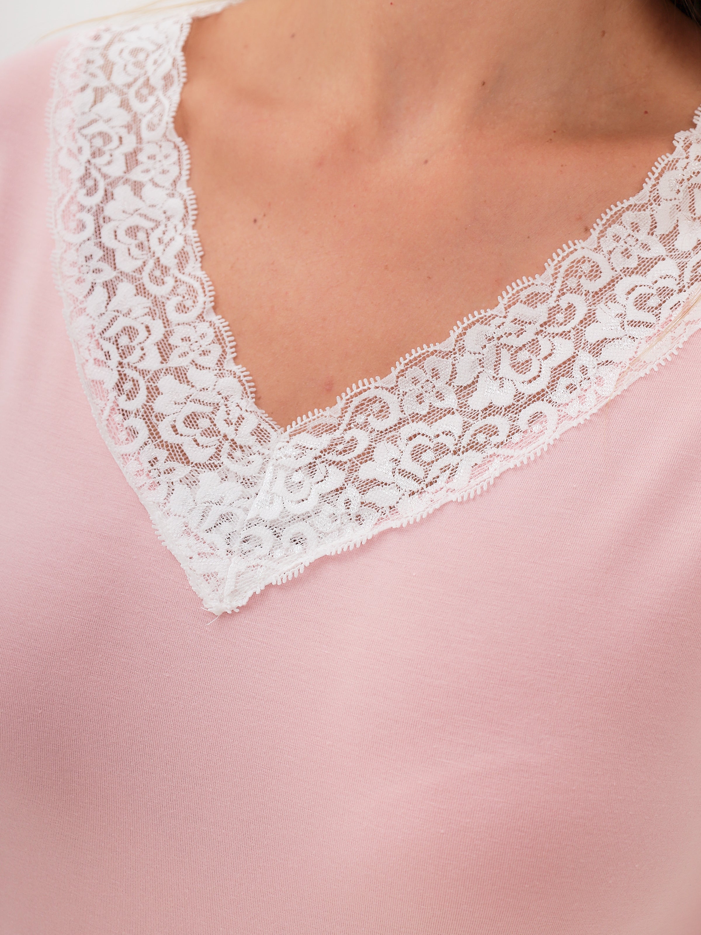 Damen Pyjama Set mit zauberhafter Spitze im Oberteil und einer Schleife