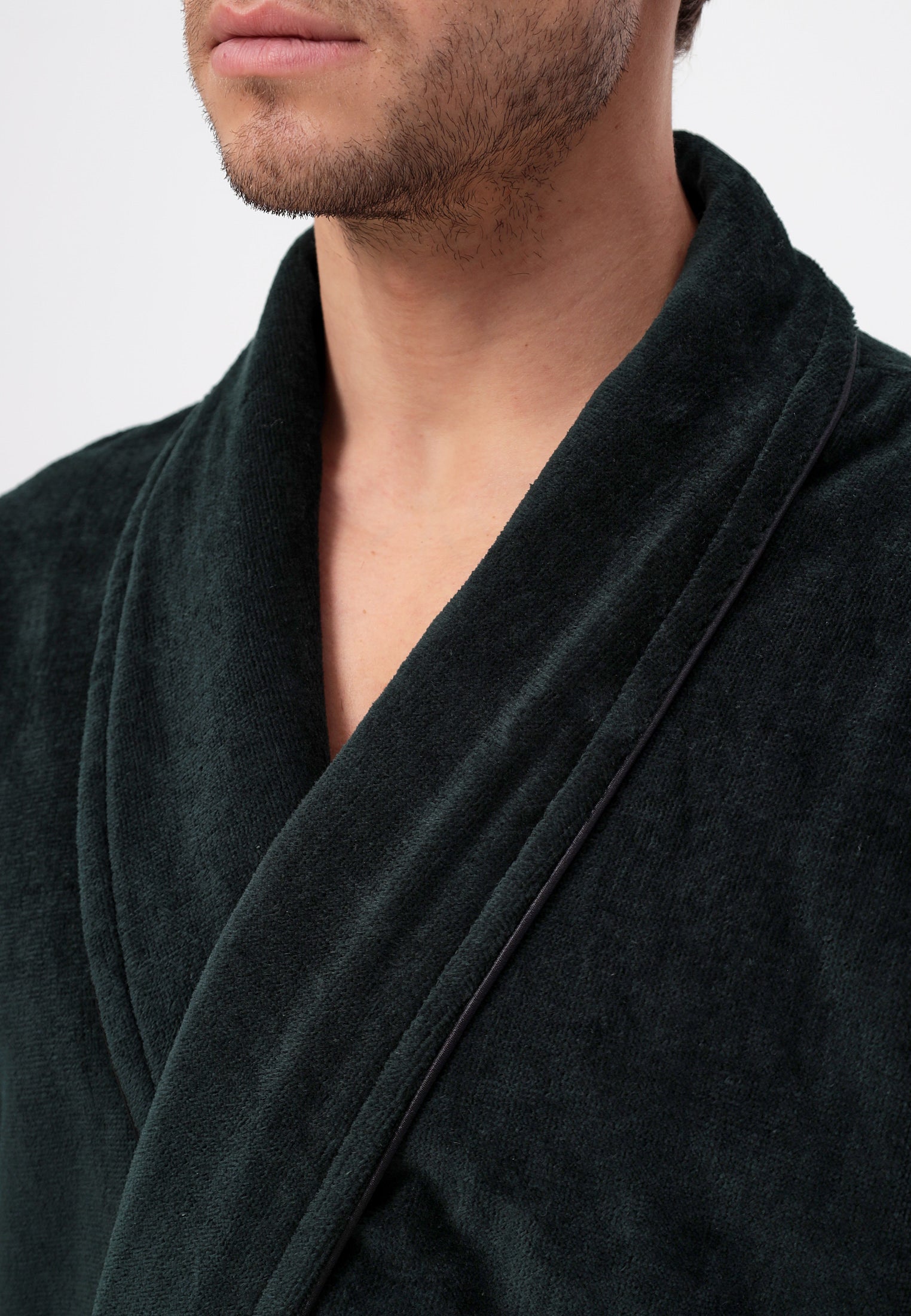 Edeler Schalkragen Herrenbademantel aus hochwertiger Baumwolle in Velour