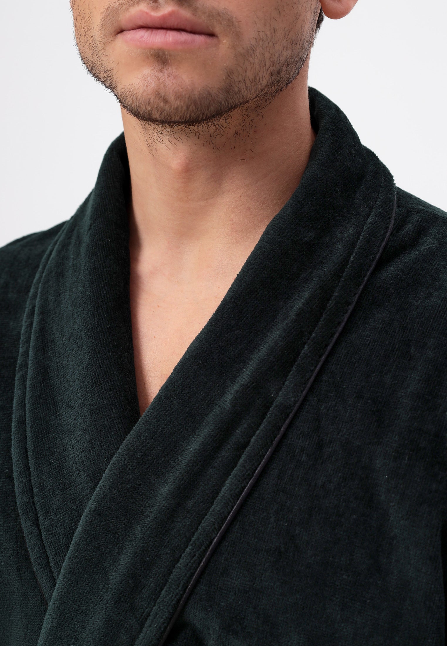 Edeler Schalkragen Herrenbademantel aus hochwertiger Baumwolle in Velour