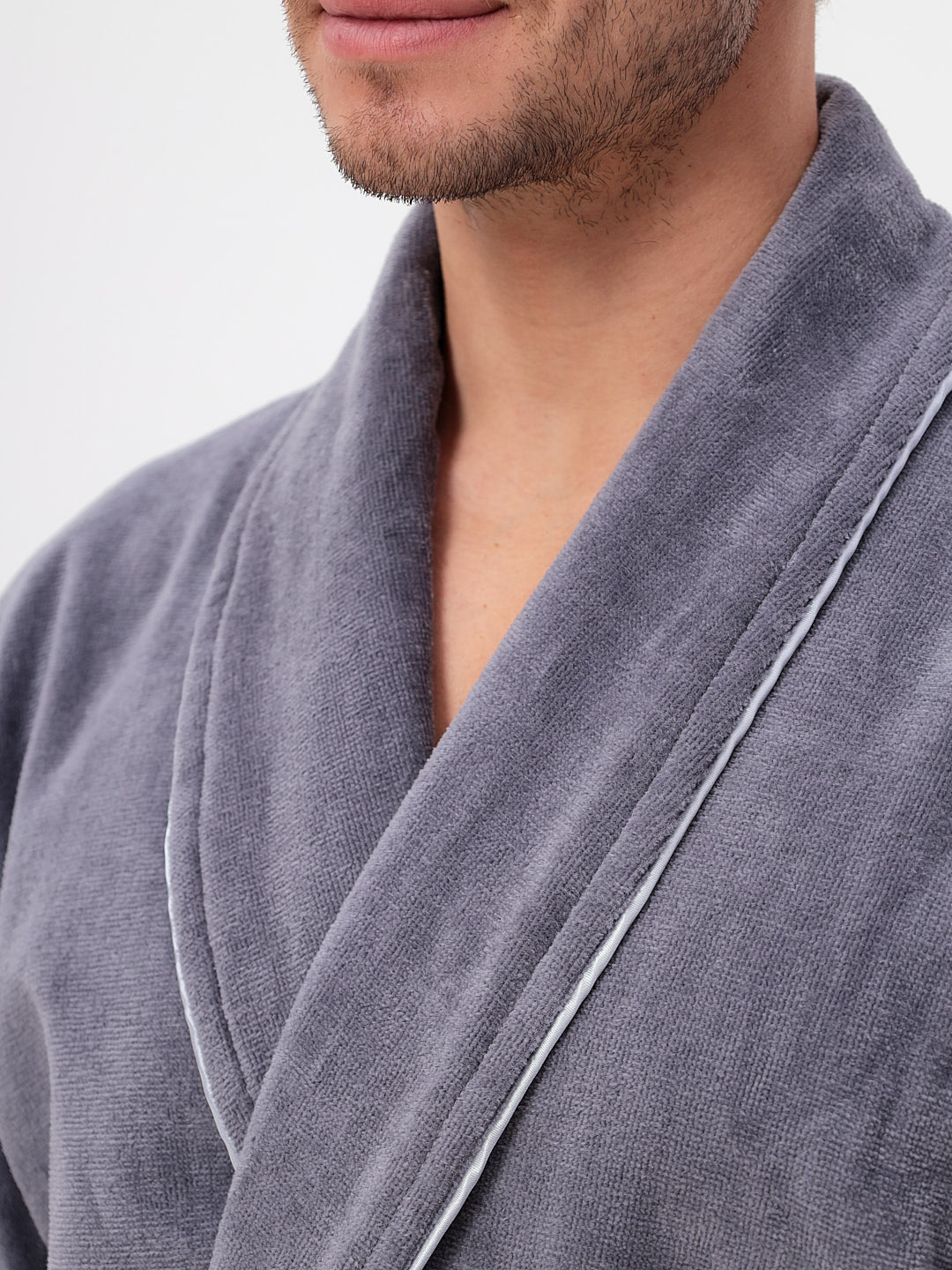 Edeler Schalkragen Herrenbademantel aus hochwertiger Baumwolle in Velour