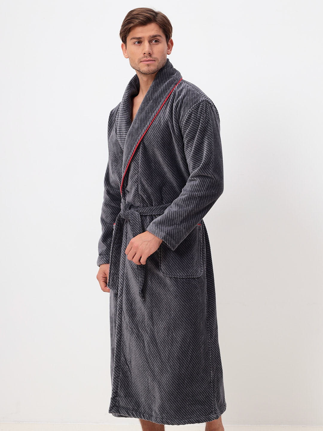 IN ÜBERGRÖSSEN ERHÄLTLICH - Edeler Schalkragen Herrenbademantel aus hochwertiger Baumwolle in melange Diagonel Streifen Design in Velour