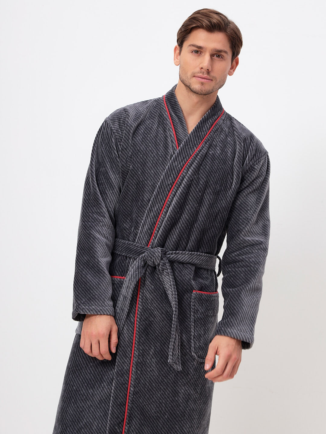 IN ÜBERGRÖSSEN ERHÄLTLICH - Edeler Herrenbademantel aus hochwertiger Baumwolle in Kimono Schnitt in melange Diagonel Streifen Design in Velour