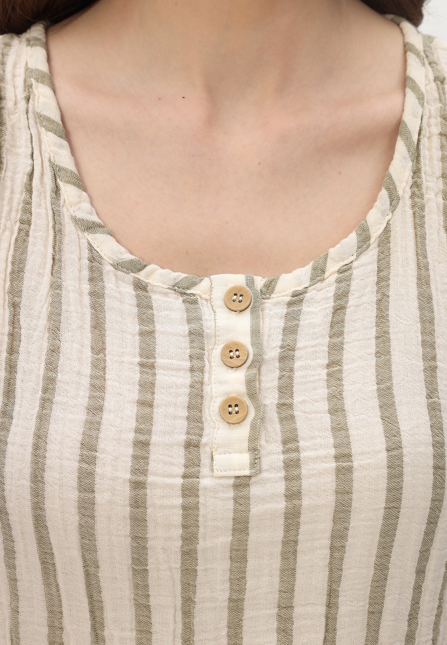 Women's summer and leisure fashion - shirt with striped design made of casual muslin