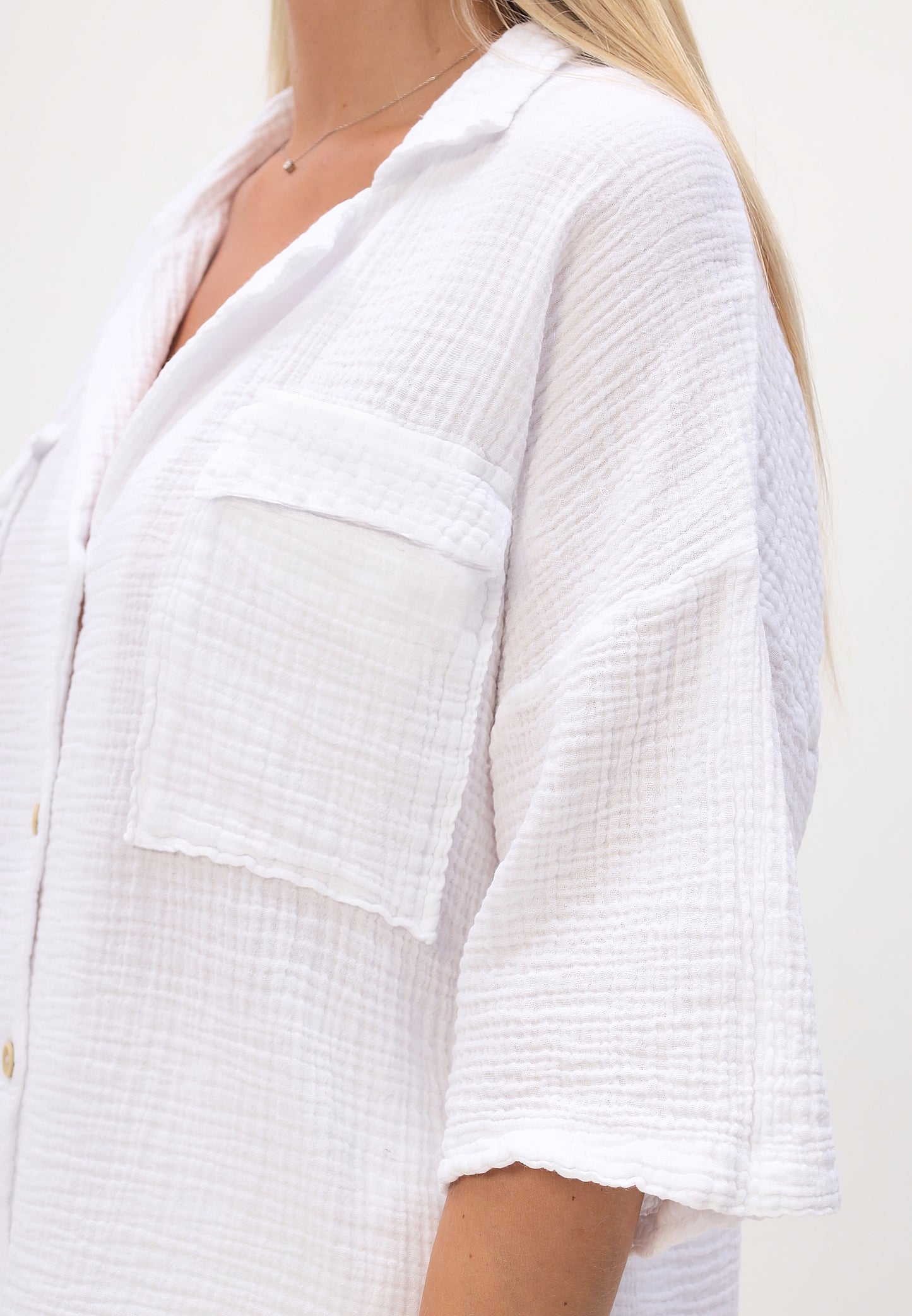 Mode d'été et de loisirs pour femme - chemise en mousseline décontractée