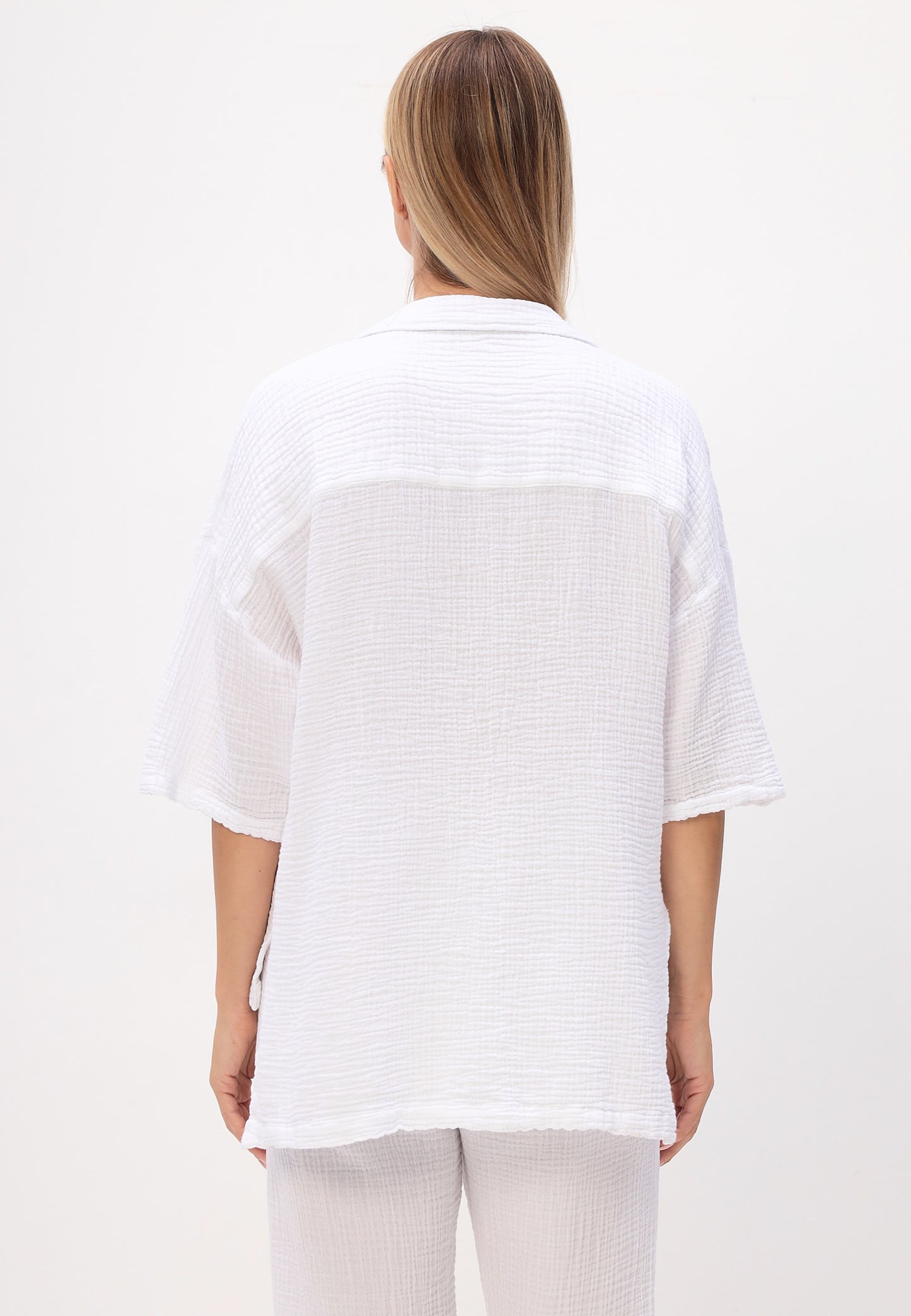 Mode d'été et de loisirs pour femme - chemise en mousseline décontractée