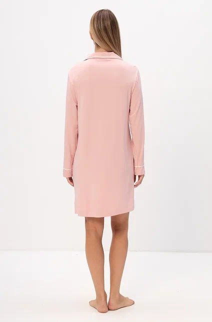 Nightdress made of bamboo viscose with a fine lace on the shoulder