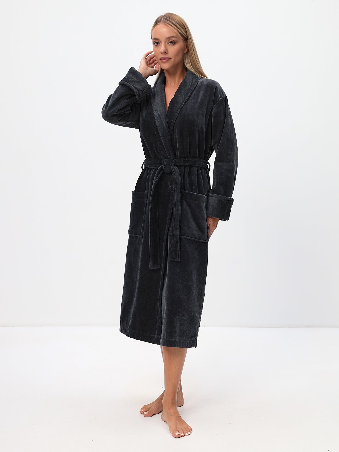 Edeler Schalkragen Damenbademantel aus hochwertiger Baumwolle in Velour