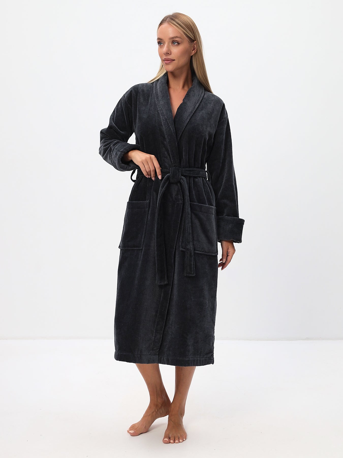 Edeler Schalkragen Damenbademantel aus hochwertiger Baumwolle in Velour