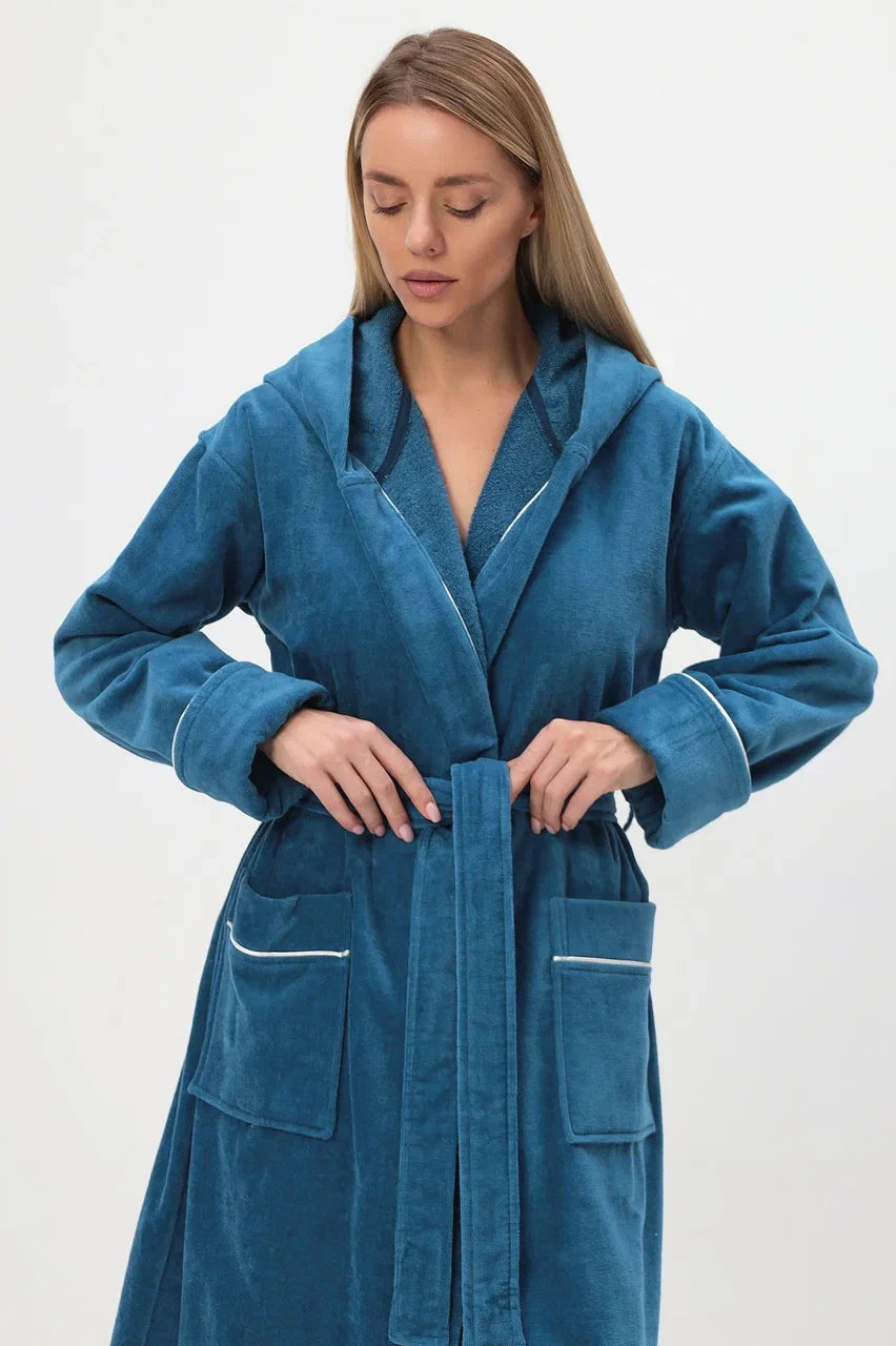 Premium Kapuzen-Bademantel aus 100% Baumwoll-Velours