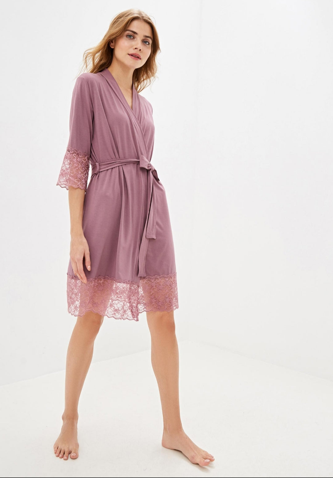 Ladies dressing gown made of bamboo viscose with a lace on the sleeves and knees
