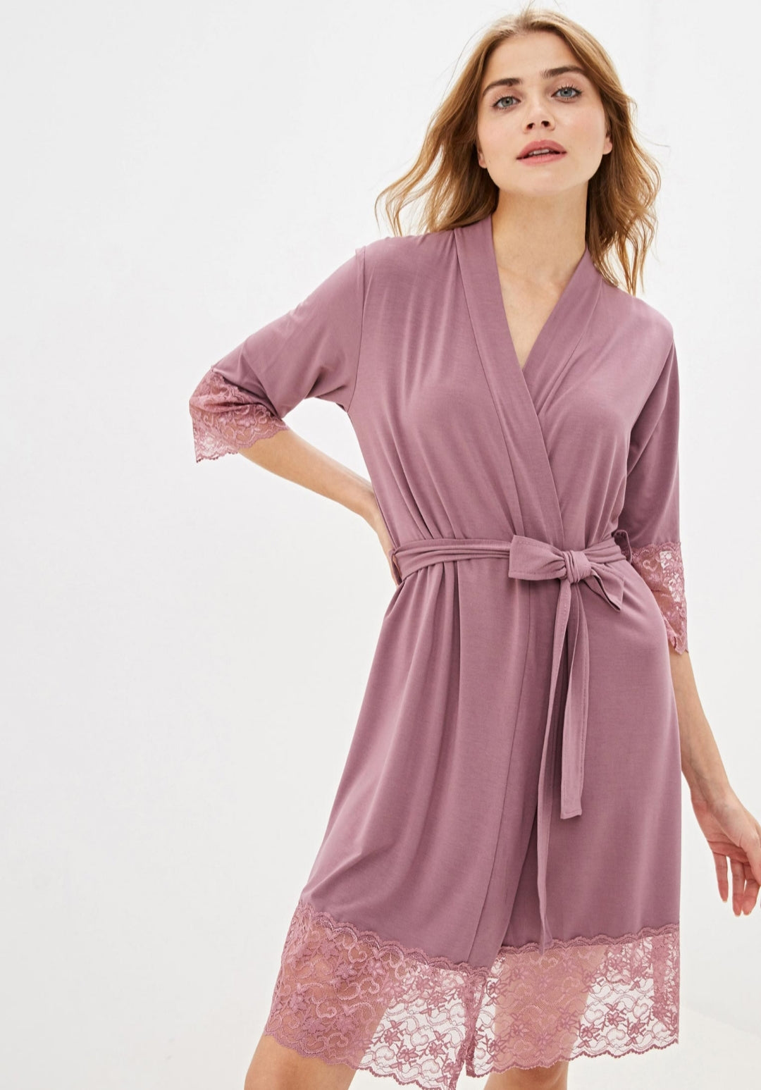 Ladies dressing gown made of bamboo viscose with a lace on the sleeves and knees