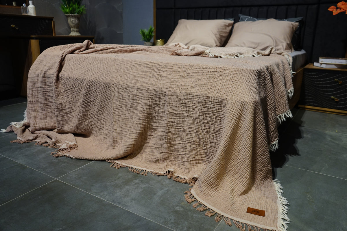 Premium muslin bedspread 240x260 cm - 100% cotton - extra soft cotton blanket as a cuddly blanket, bed throw, sofa throw, couch throw - warm sofa blanket