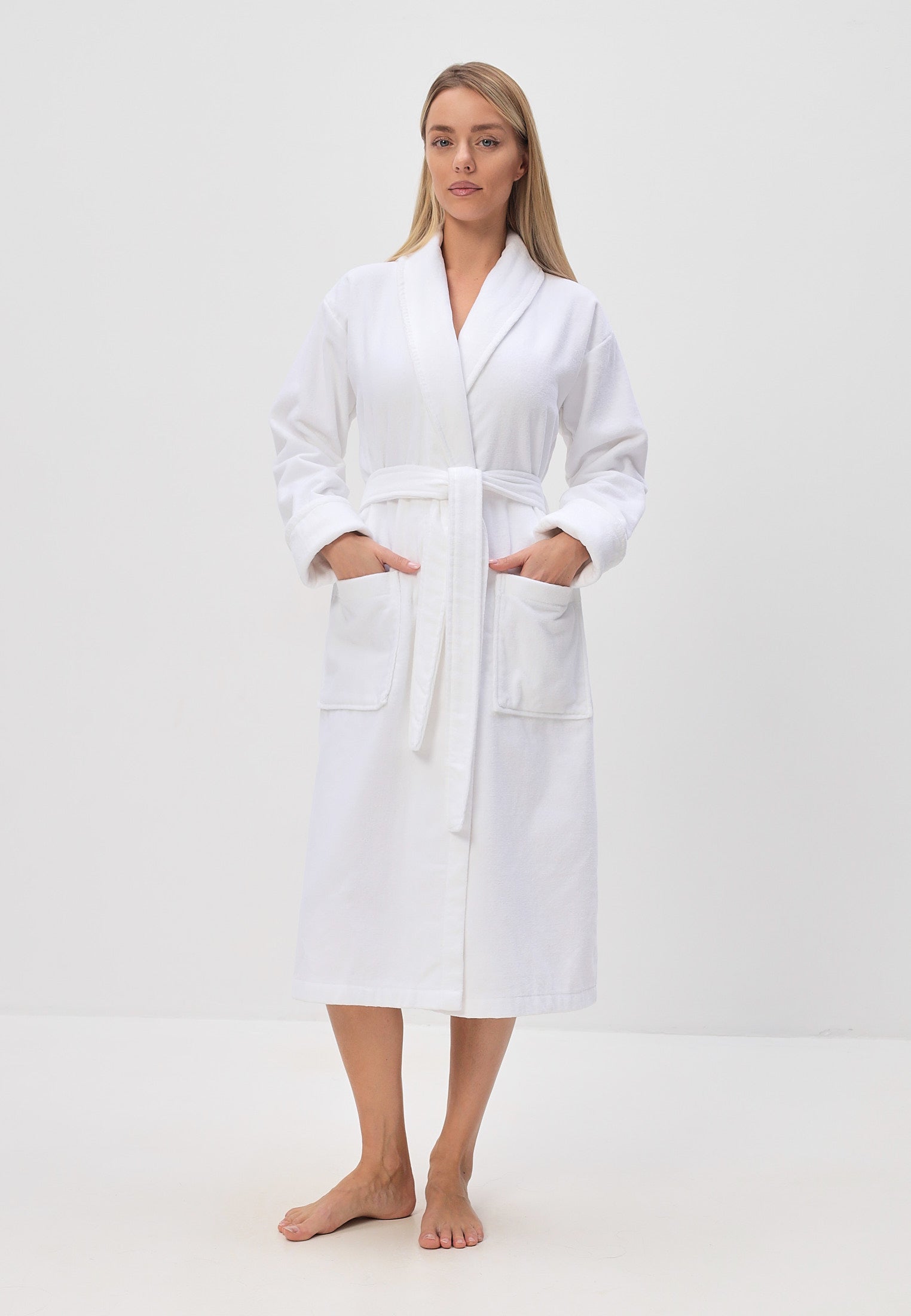 Edeler Schalkragen Damenbademantel aus hochwertiger Baumwolle in Velour