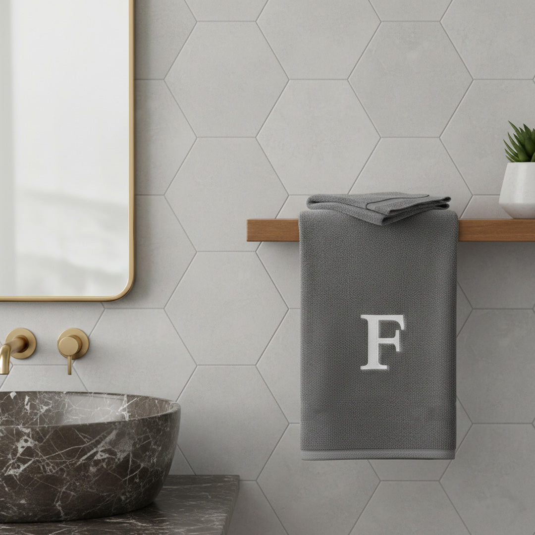 Premium Handtuch - Mit edler Stickerei Buchstabe "F" - Vielseitig, Nachhaltig, Saugstark & Schnelltrocknend
