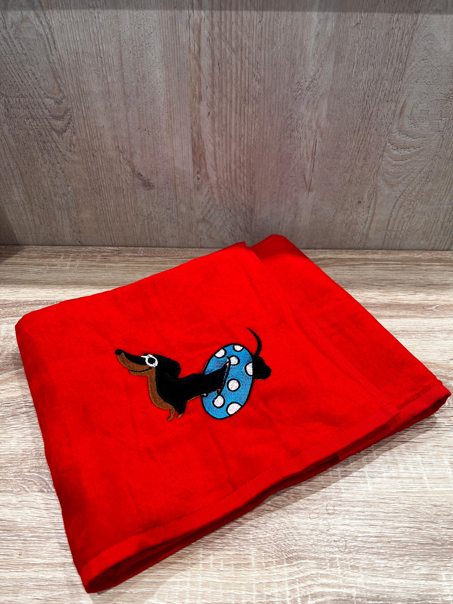 Premium Handtuch - Mit edler Dachshund Stickerei - Vielseitig, Nachhaltig, Saugstark & Schnelltrocknend - 100% Baumwolle