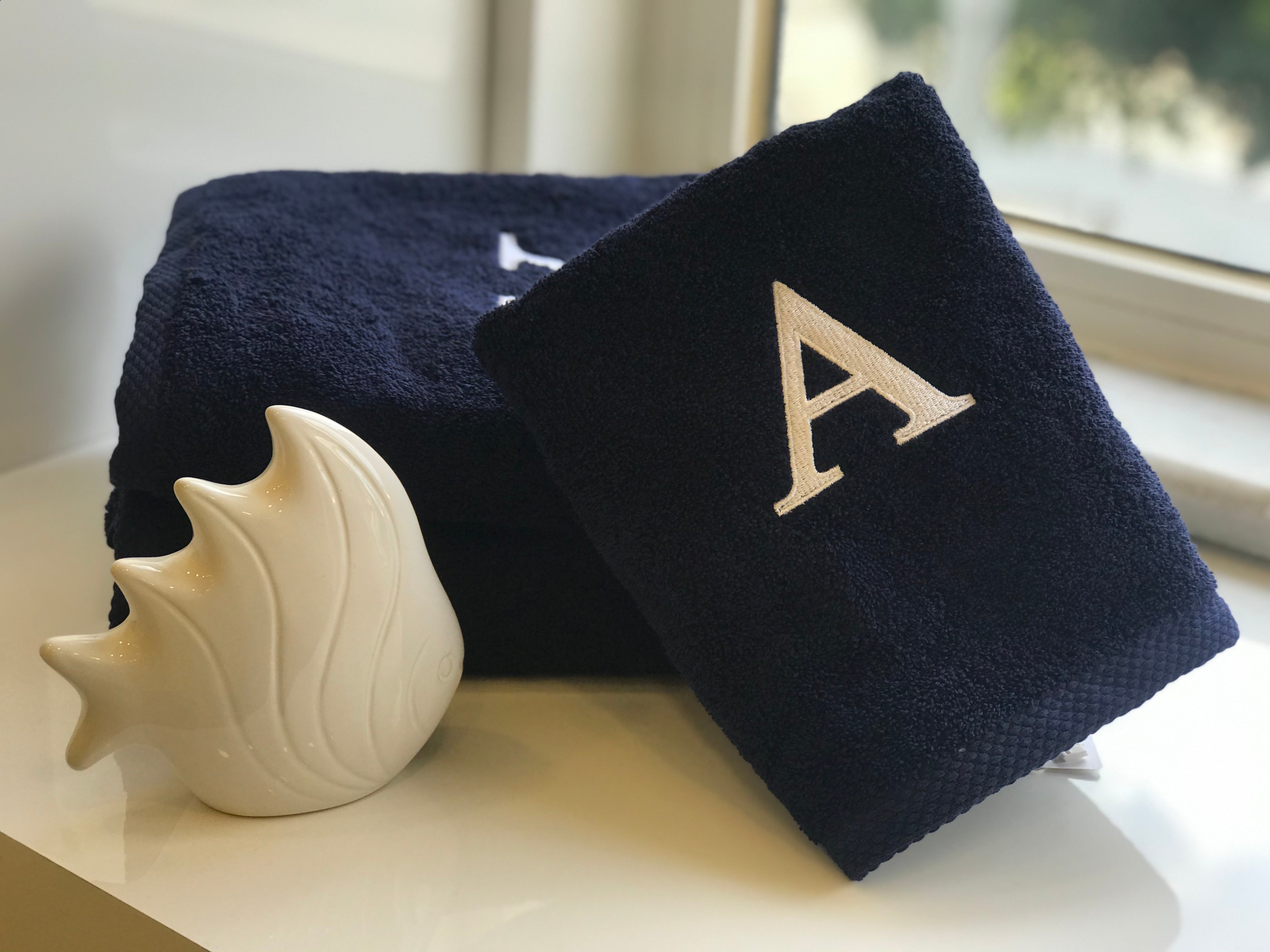 Serviette haut de gamme - avec élégante lettre "A" brodée - polyvalente, durable, absorbante et à séchage rapide - 100 % coton - bleu marine