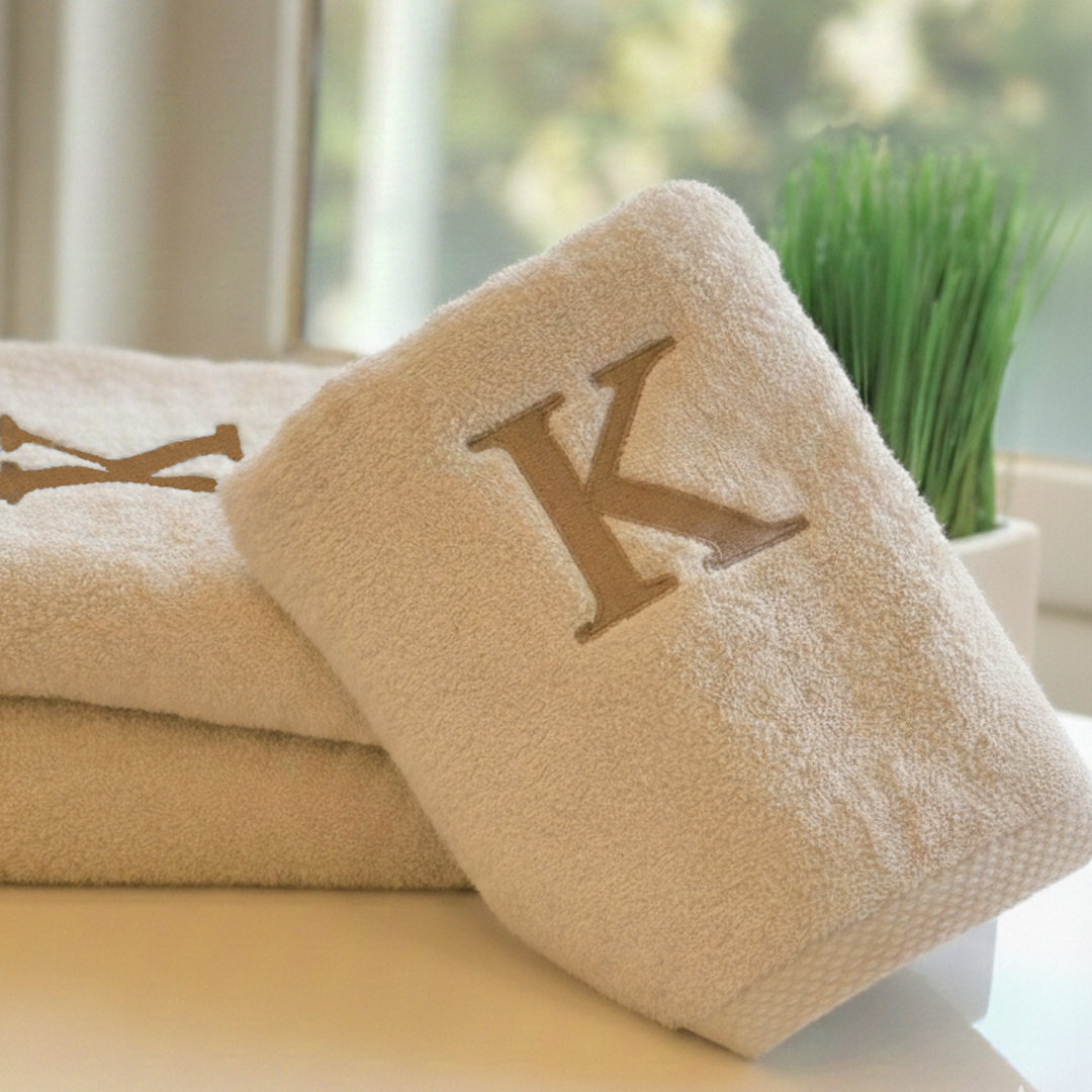 Premium Handtuch - Mit edler Stickerei Buchstabe "K" - Vielseitig, Nachhaltig, Saugstark & Schnelltrocknend - 100% Baumwolle