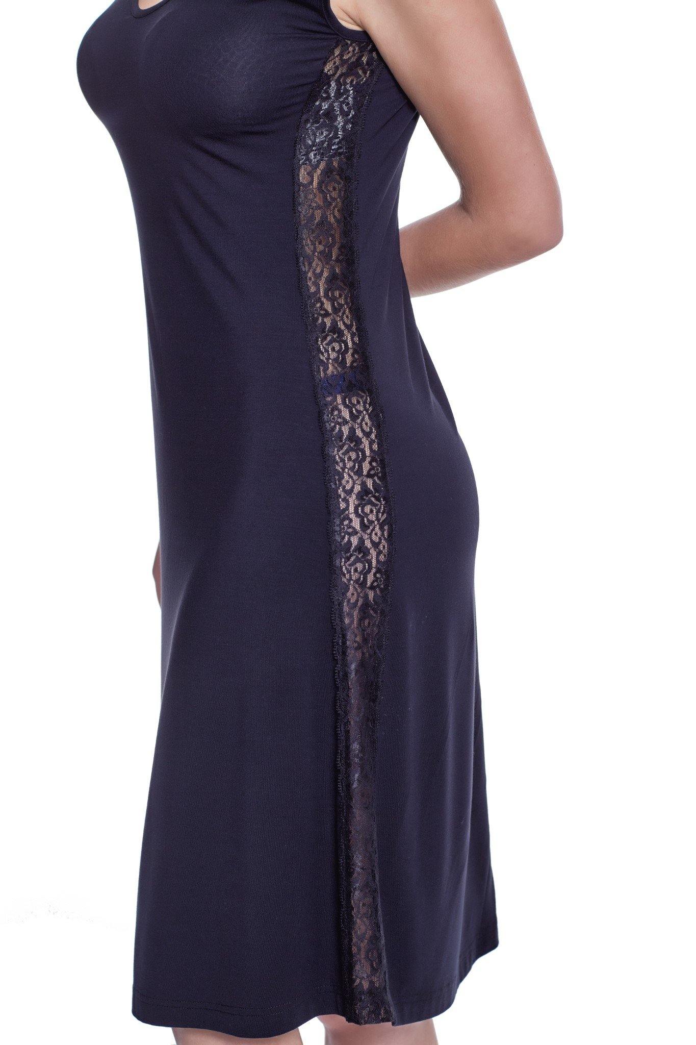 Exklusives Nachtkleid mit Spitzenbesetzten Längsseiten - Luisa Moretti