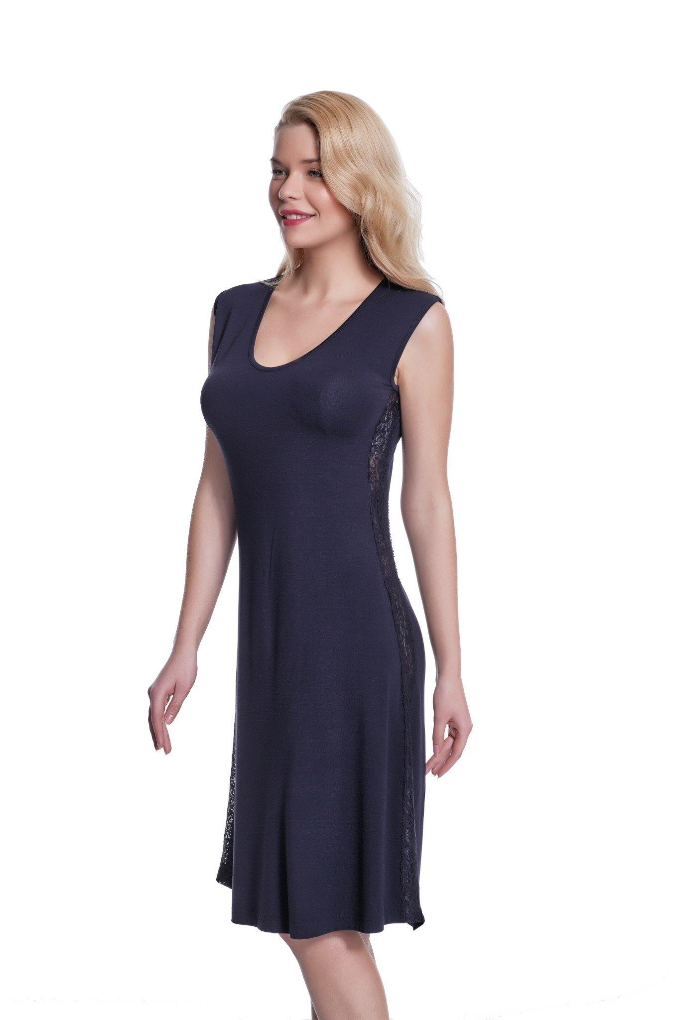 Exklusives Nachtkleid mit Spitzenbesetzten Längsseiten - Luisa Moretti