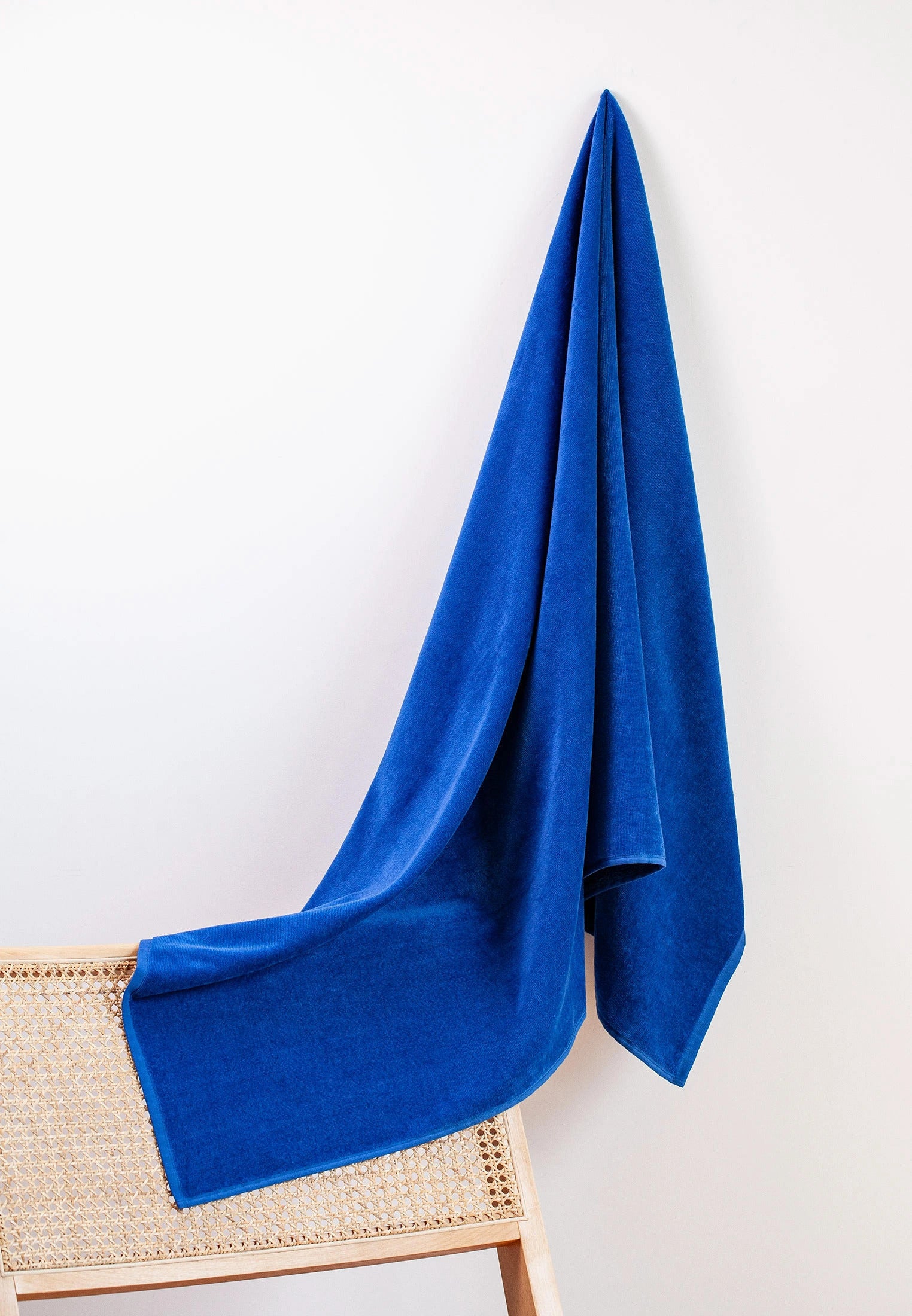 Premium Handtuch - Vielseitig, Nachhaltig, Saugstark - 100% Baumwolle - Strand, Bade, Dusch, Yoga, Spa & Reise-Tuch (90 x 170 cm) Royalblau