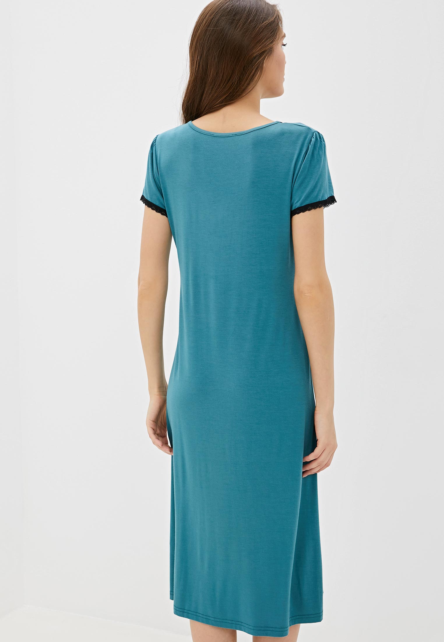 Nachtkleid aus Bambusviskose mit einer feinen Spitze am V-Ausschnitt