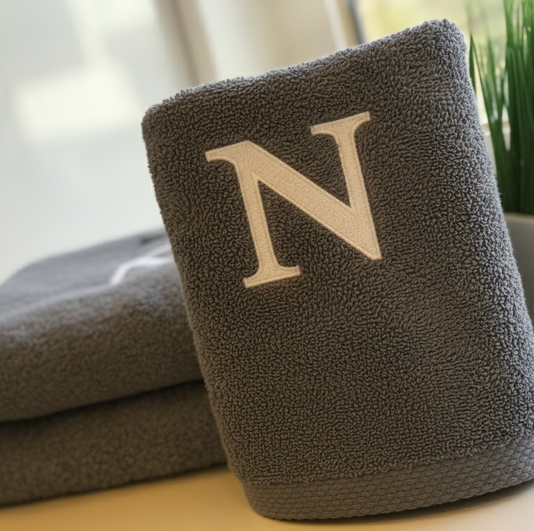 Premium Handtuch - Mit edler Stickerei Buchstabe "N" - Vielseitig, Nachhaltig, Saugstark & Schnelltrocknend - 100% Baumwolle
