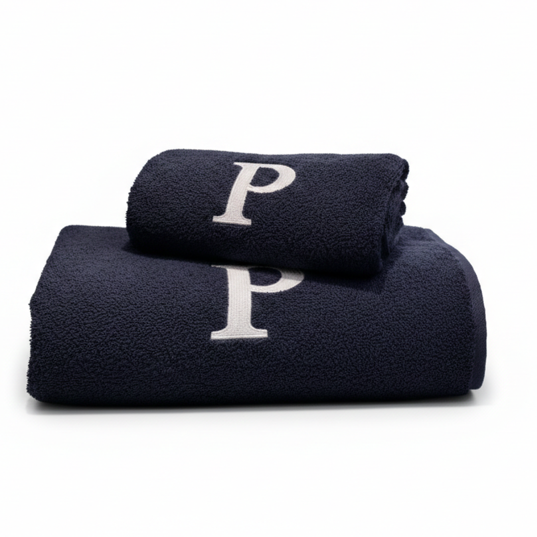 Premium Handtuch - Mit edler Stickerei Buchstabe "P" - Vielseitig, Nachhaltig, Saugstark & Schnelltrocknend - 100% Baumwolle - Marinenblau