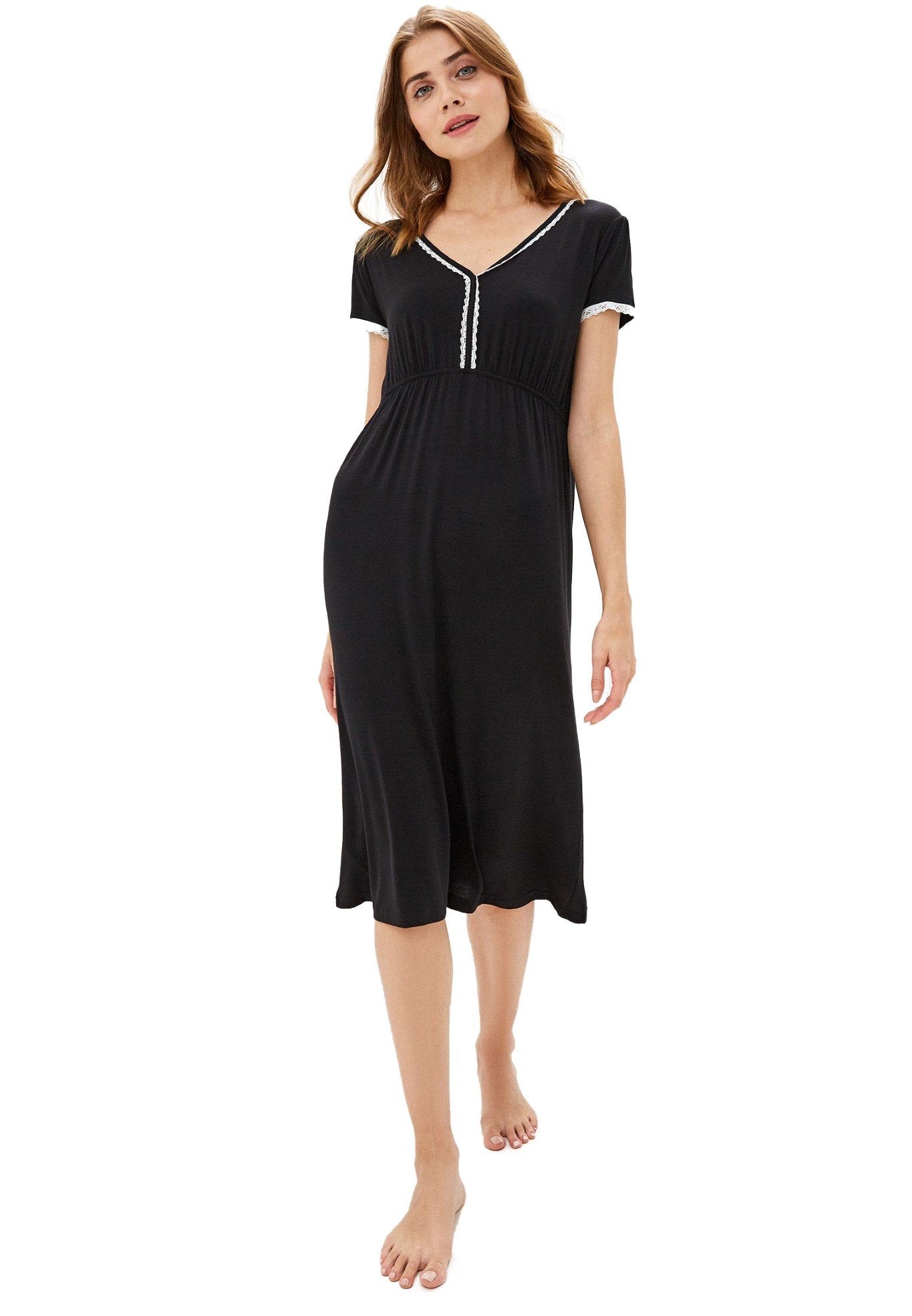 Exklusives Nachtkleid mit einer feinen Spitze am