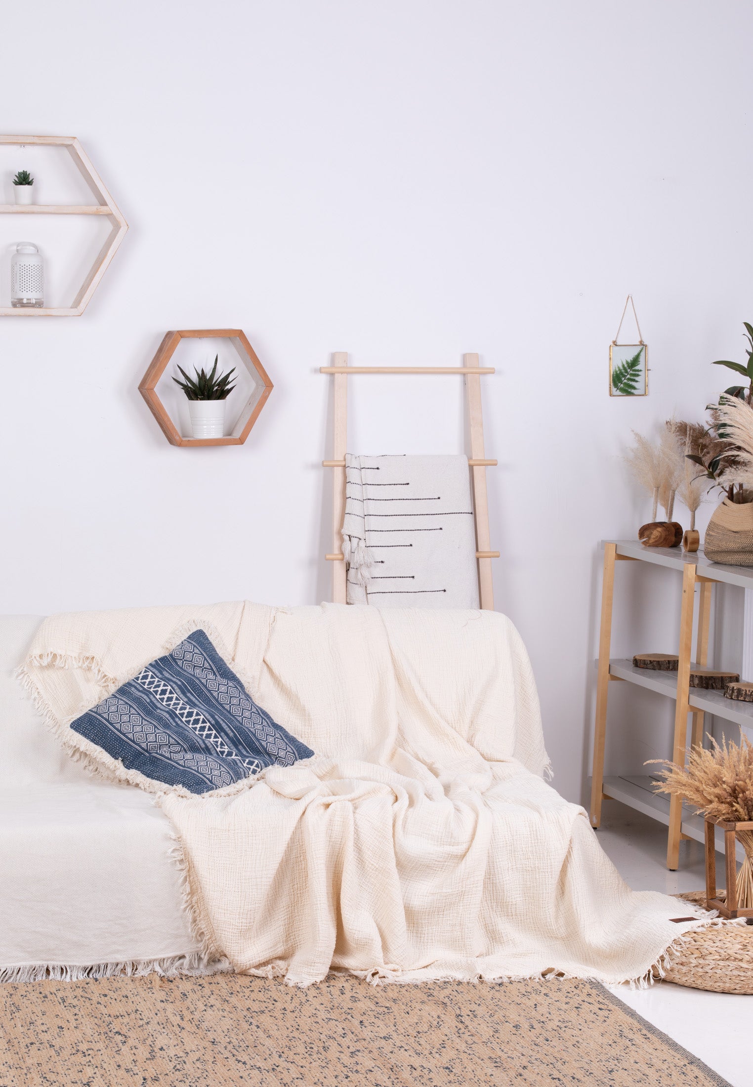 Premium Musselin Tagesdecke 240x260 cm - 100% Baumwolle - extraweiche Baumwolldecke als Kuscheldecke, Bett-Überwurf, Sofa-Überwurf, Couch-Überwurf - warme Sofa-Decke