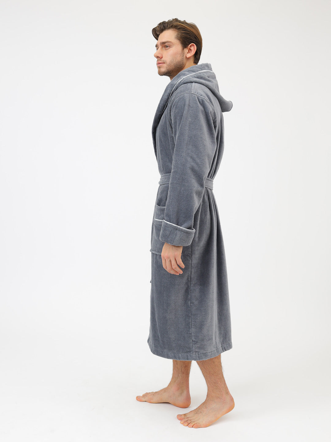 Edeler Herrenbademantel aus hochwertiger Baumwolle mit Kapuze in Velour