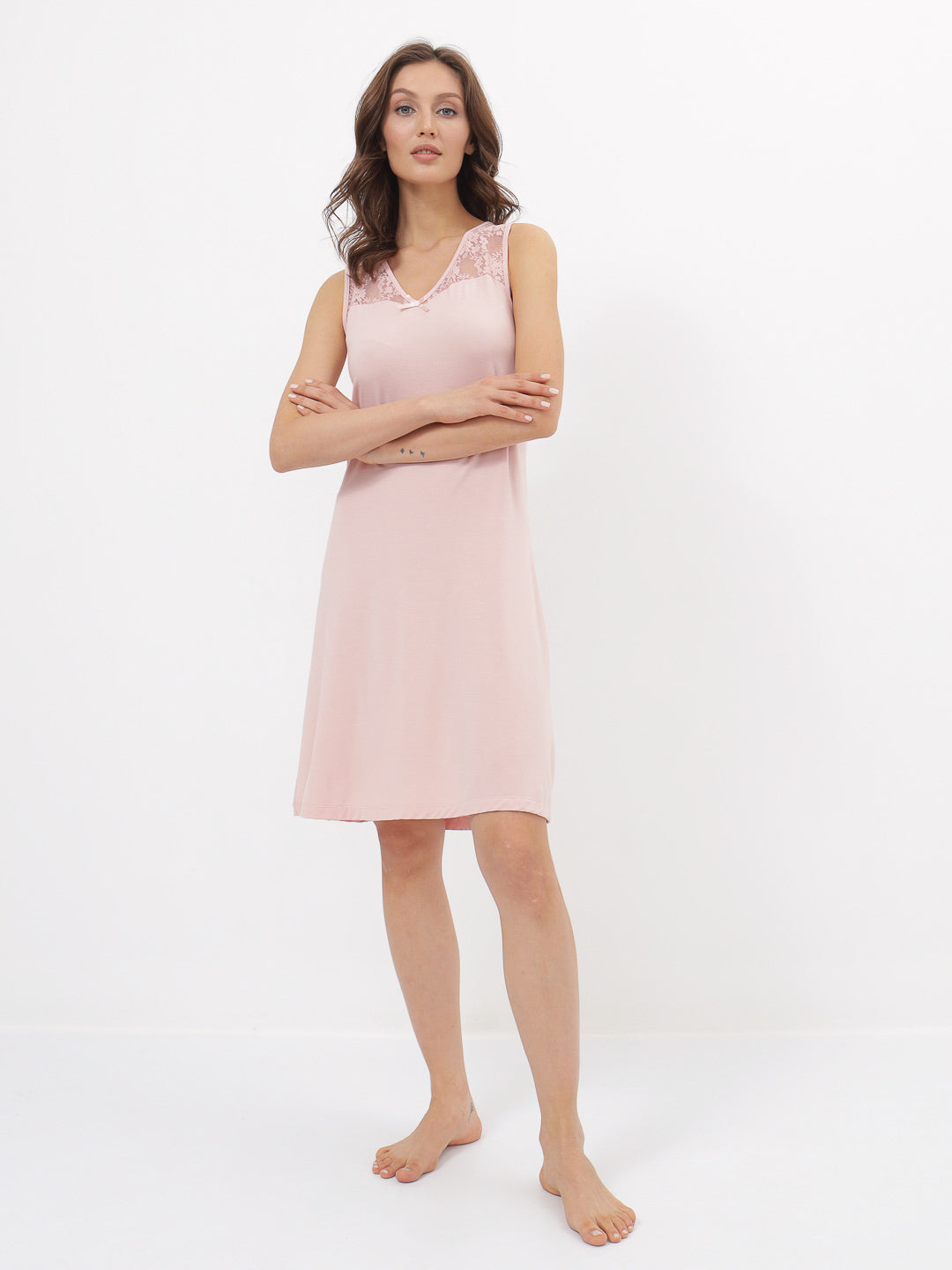 Trägernachthemd aus Bambusviskose mit feinem Spitzenmuster im Oberteil