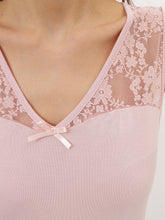 Lade das Bild in den Galerie-Viewer, Exklusives Trägernachthemd mit feinem Spitzenmuster im Oberteil LMS-6003 Pink Rosa
