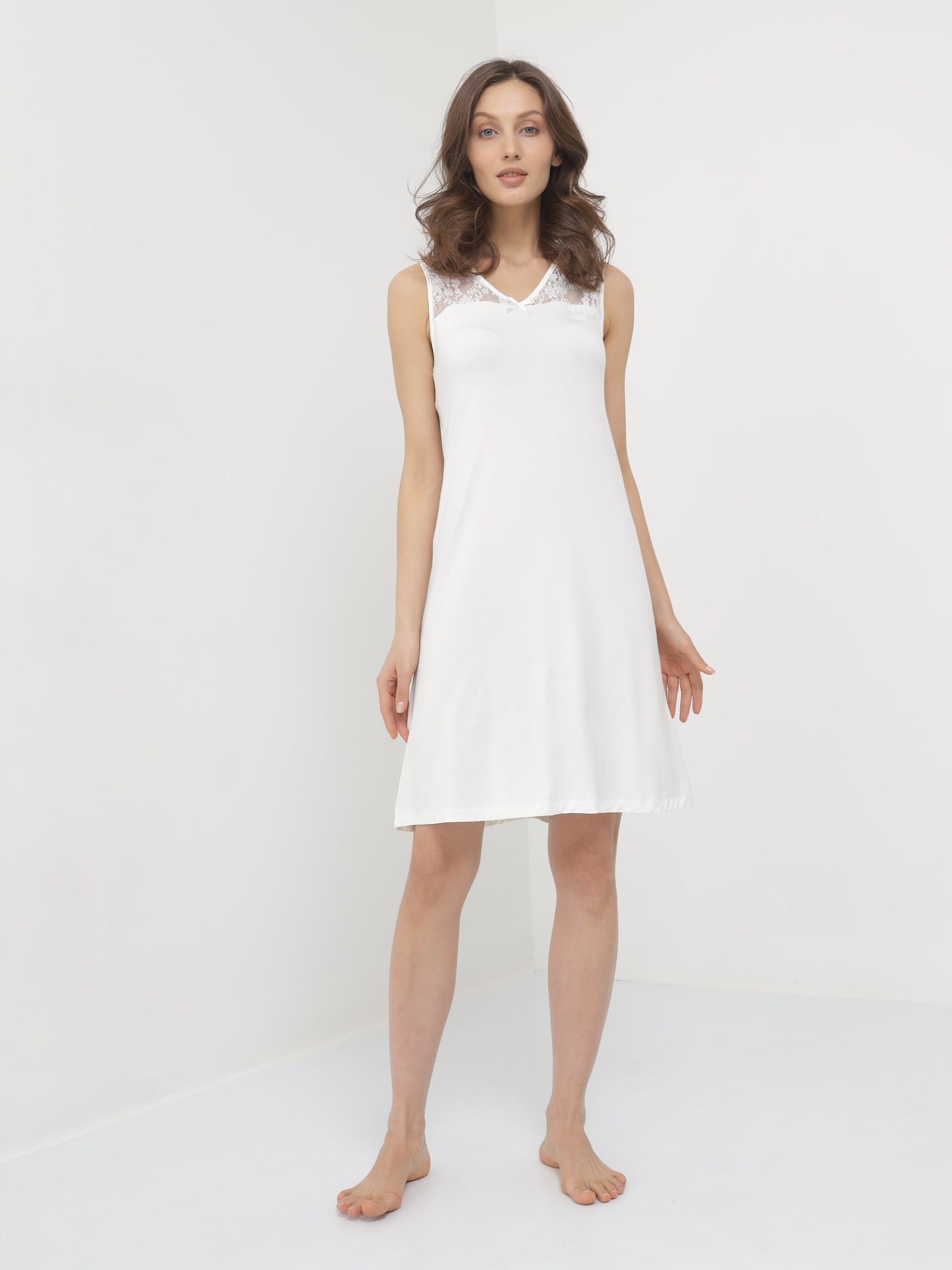 Strappy nightdress made of bamboo viscose with fine lace pattern in the top