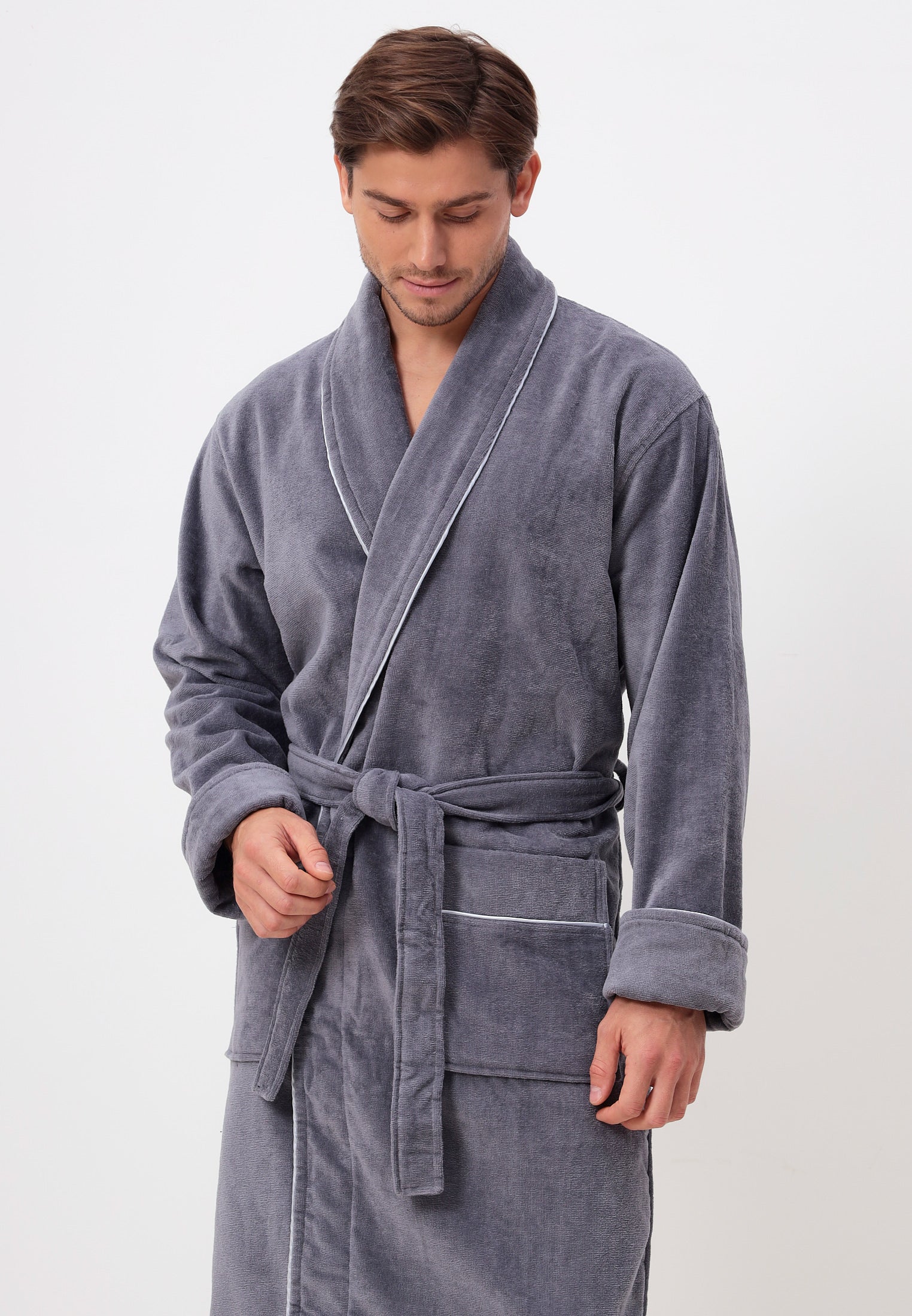 Edeler Schalkragen Herrenbademantel aus hochwertiger Baumwolle in Velour