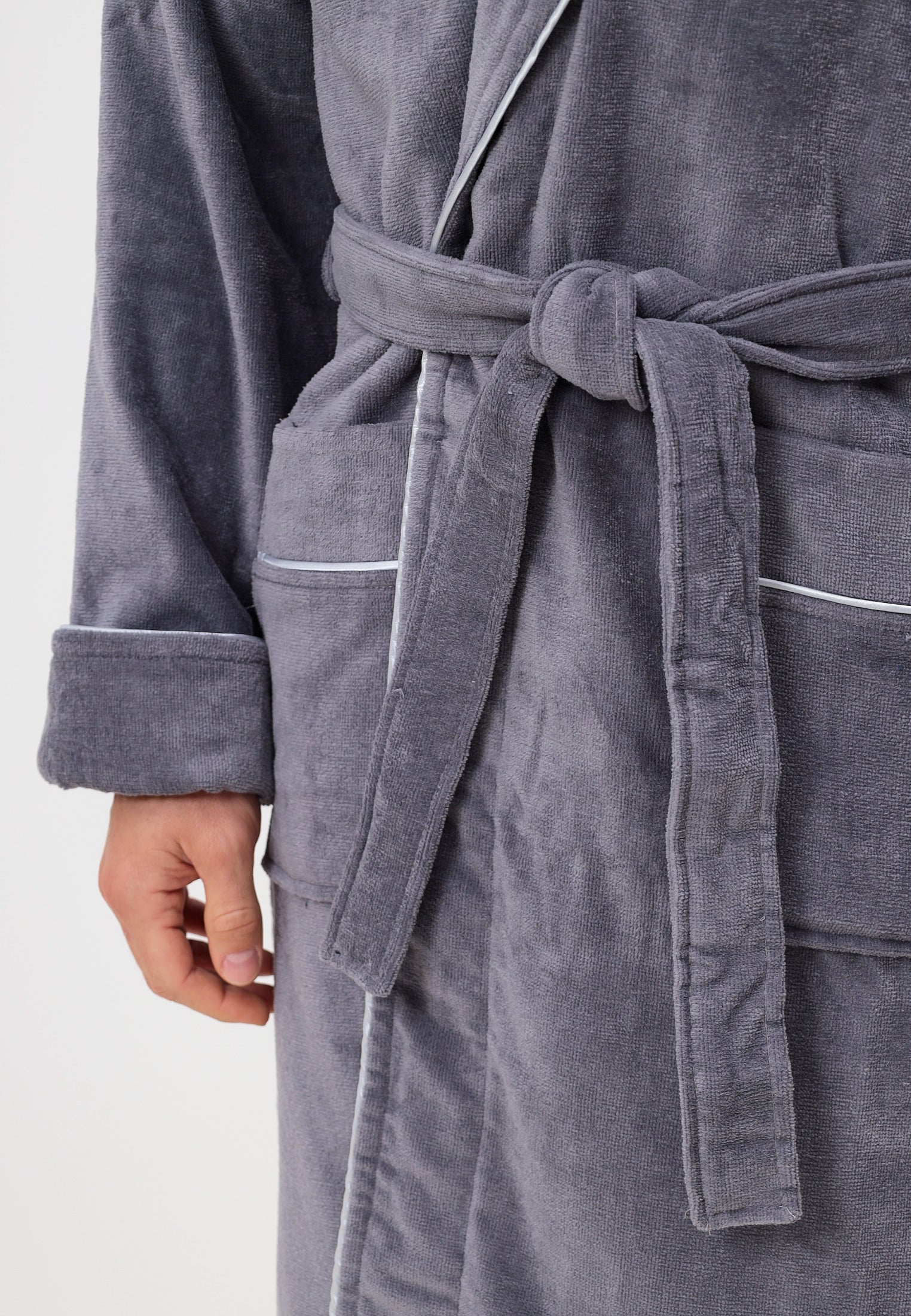 Edeler Schalkragen Herrenbademantel aus hochwertiger Baumwolle in Velour