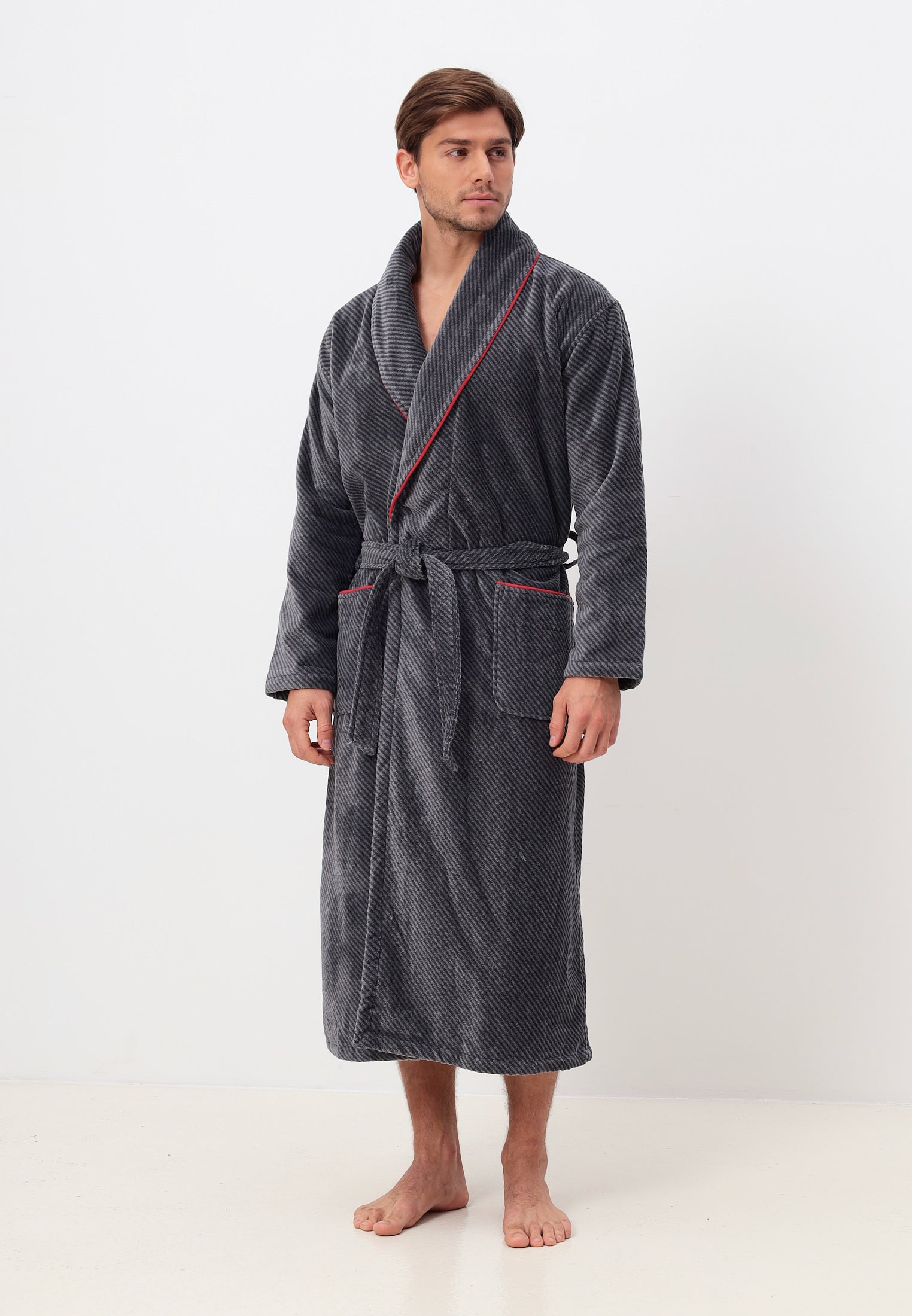 IN ÜBERGRÖSSEN ERHÄLTLICH - Edeler Schalkragen Herrenbademantel aus hochwertiger Baumwolle in melange Diagonel Streifen Design in Velour