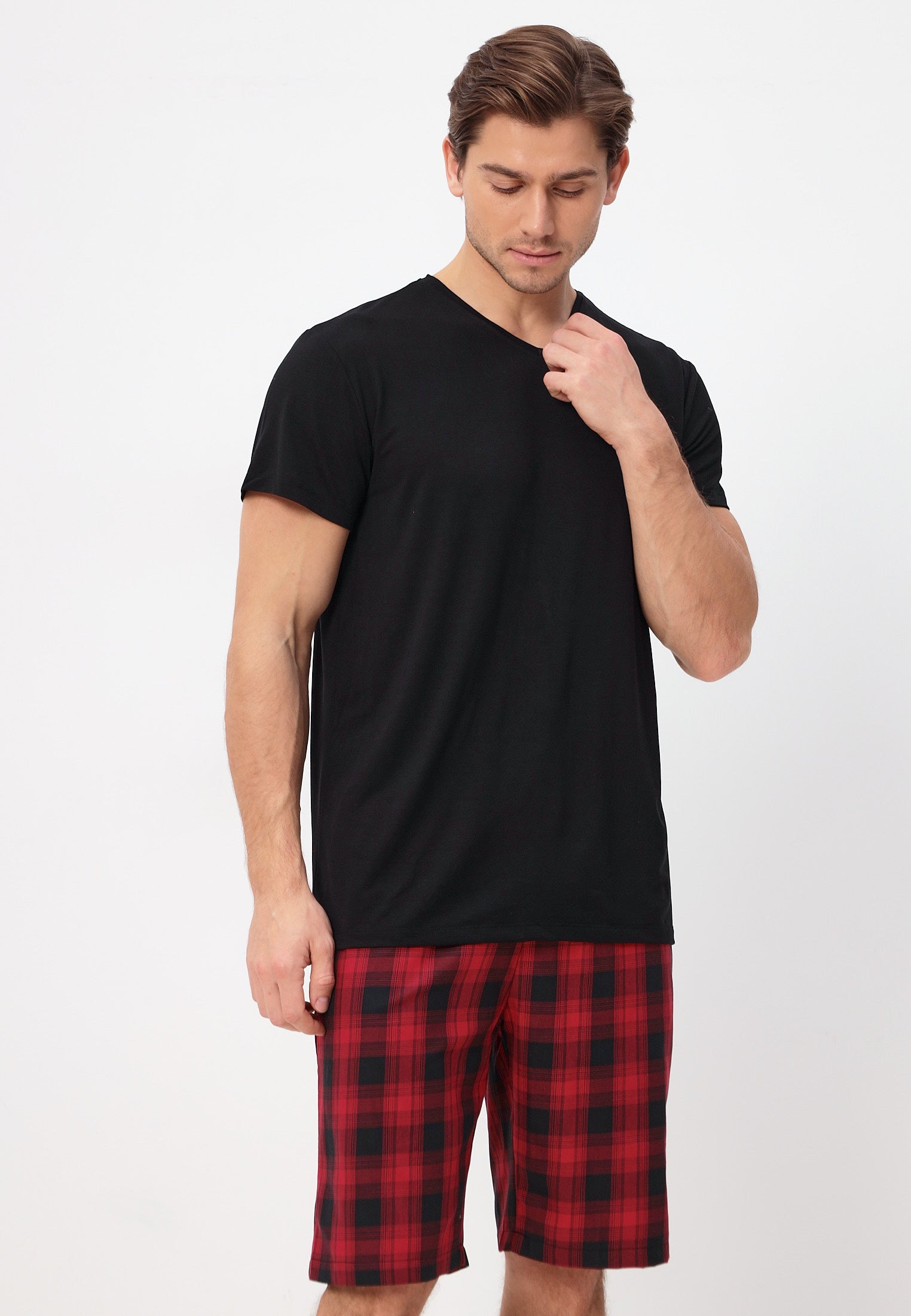 Zweiteiliges Herren Pyjama Set - Kurzarm Shirt aus Bambusviskose und kurze Karierte Pyjamahose aus hochwertiger Baumwolle