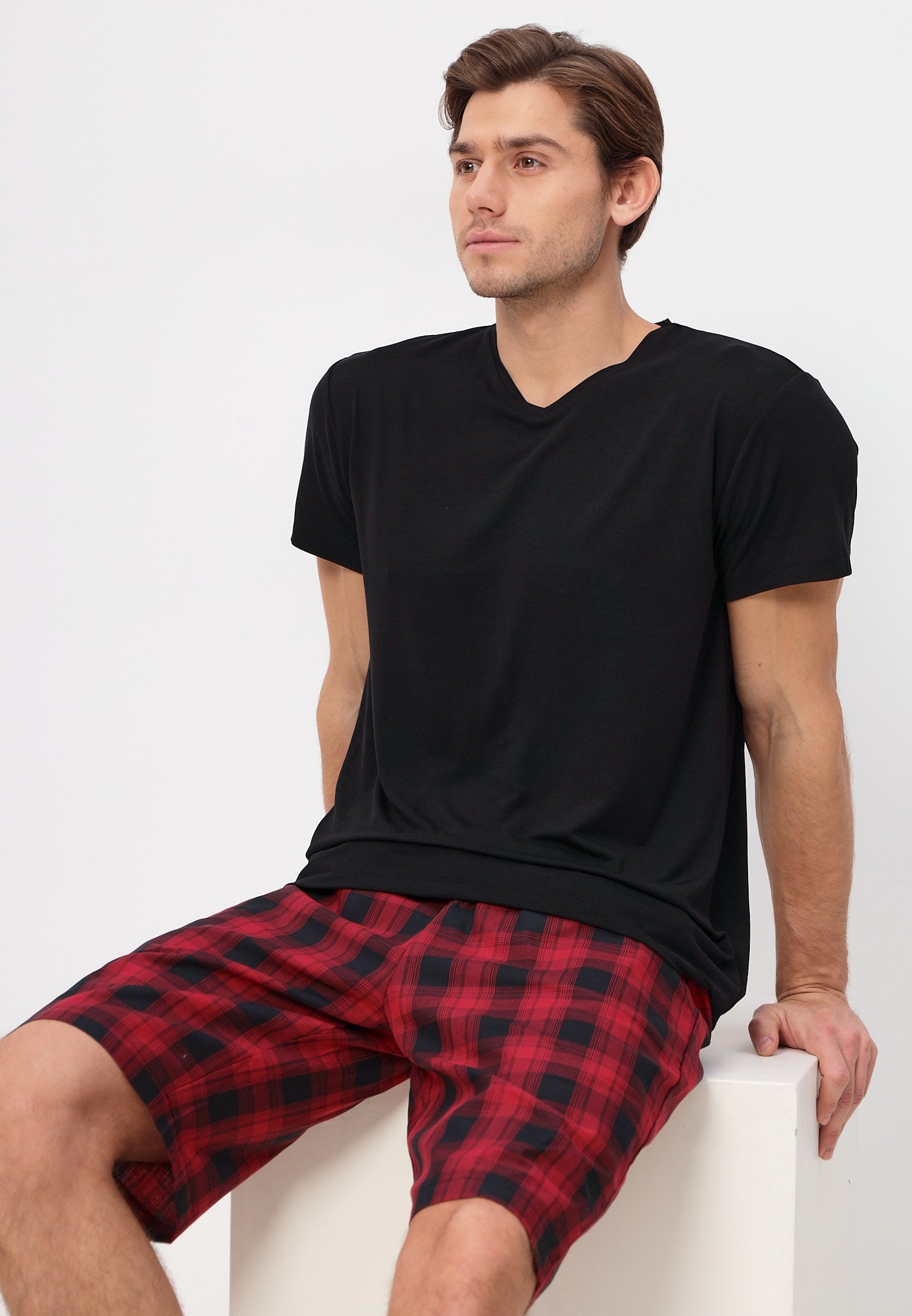 Zweiteiliges Herren Pyjama Set - Kurzarm Shirt aus Bambusviskose und kurze Karierte Pyjamahose aus hochwertiger Baumwolle