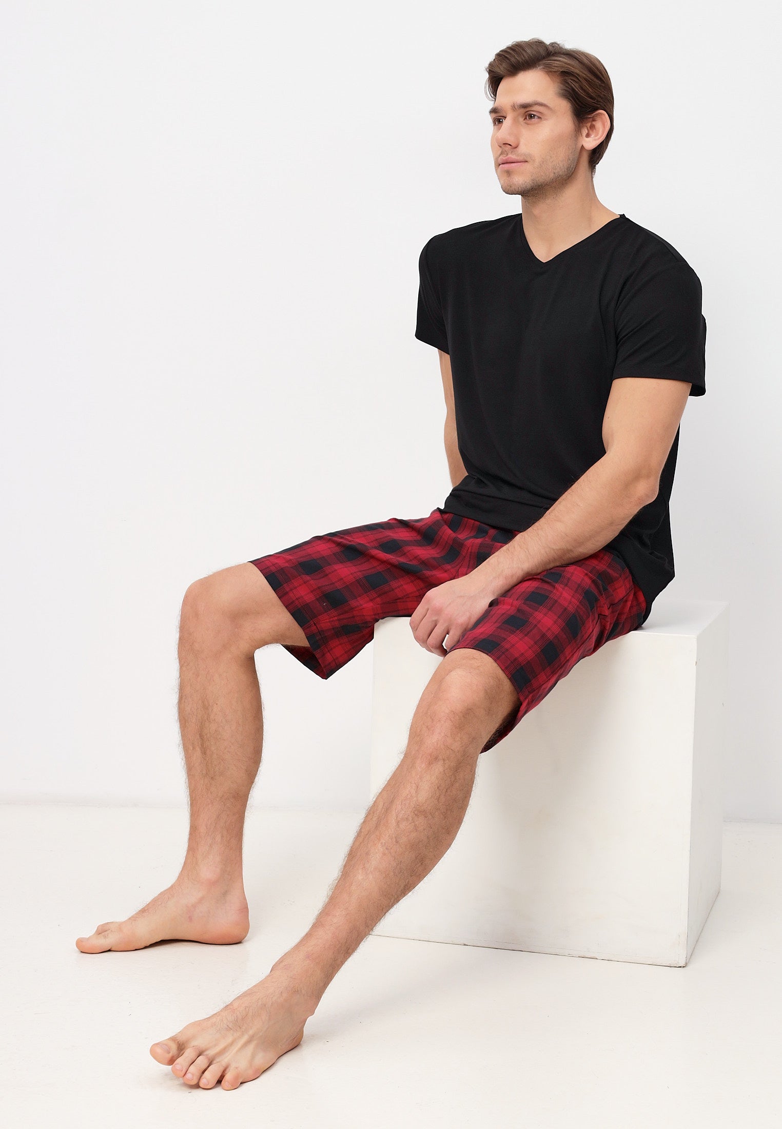 Zweiteiliges Herren Pyjama Set - Kurzarm Shirt aus Bambusviskose und kurze Karierte Pyjamahose aus hochwertiger Baumwolle