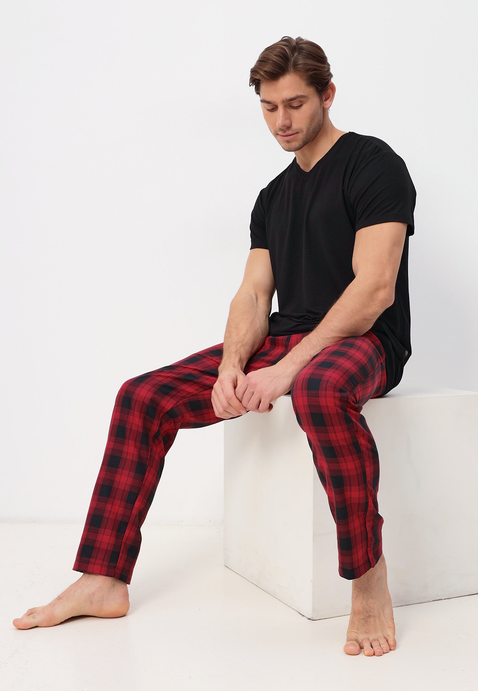 Zweiteiliges Herren Pyjama Set - Kurzarm Shirt aus Bambusviskose und lange Karierte Pyjamahose aus hochwertiger Baumwolle