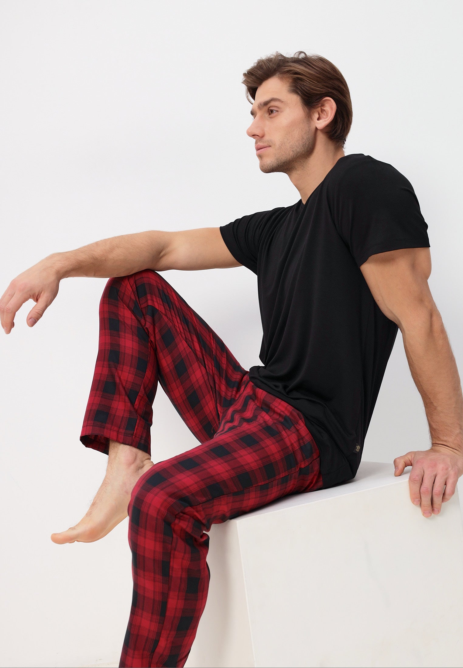 Zweiteiliges Herren Pyjama Set - Kurzarm Shirt aus Bambusviskose und lange Karierte Pyjamahose aus hochwertiger Baumwolle