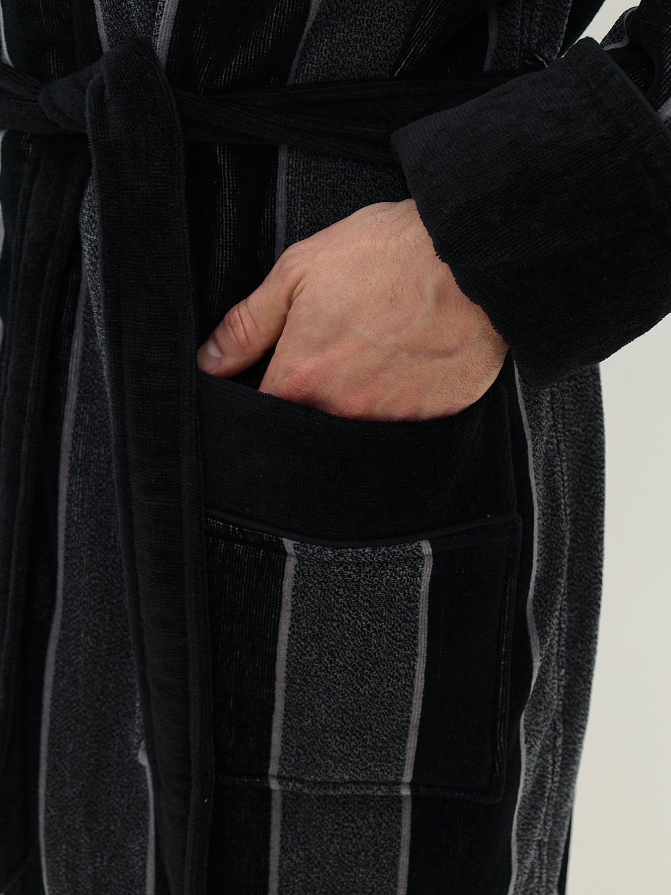 Herren Schalkragen Bademantel aus 100% Baumwolle in Velour melange Stripe Design LMS-6611 Schwarz/Weiß