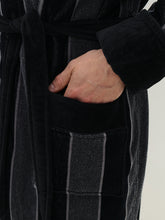 Lade das Bild in den Galerie-Viewer, Herren Schalkragen Bademantel aus 100% Baumwolle in Velour melange Stripe Design LMS-6611 Schwarz/Weiß

