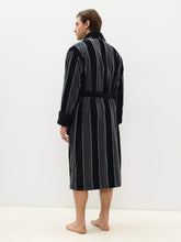 Lade das Bild in den Galerie-Viewer, Herren Schalkragen Bademantel aus 100% Baumwolle in Velour melange Stripe Design LMS-6611 Schwarz/Weiß
