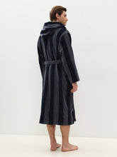 Lade das Bild in den Galerie-Viewer, Herren Bademantel mit Kapuzel aus 100% Baumwolle in Velour melange Stripe Design LMS-6613 Marinenblau/Weiß Melange
