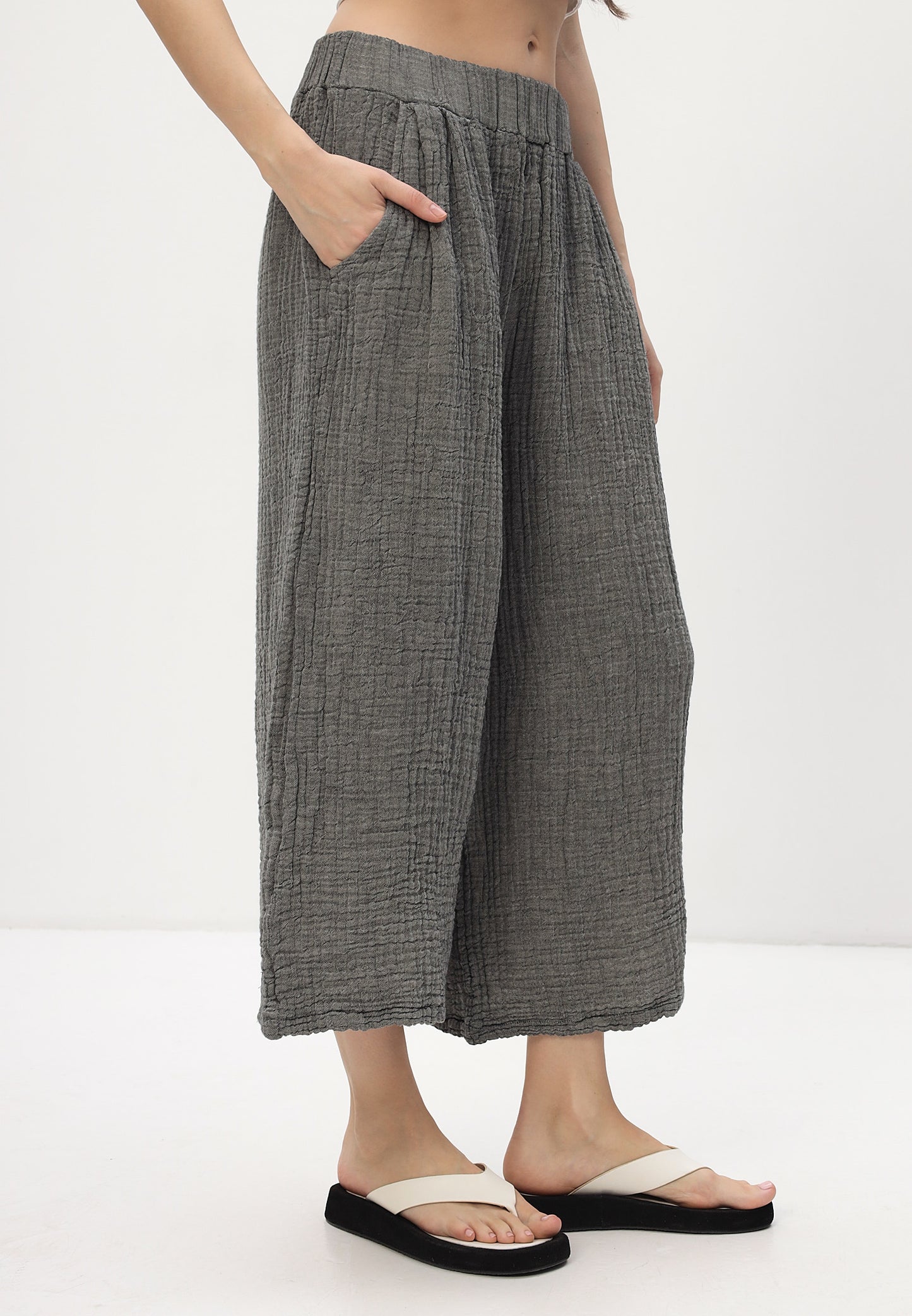 Women's summer and leisure fashion - trousers made of casual muslin 