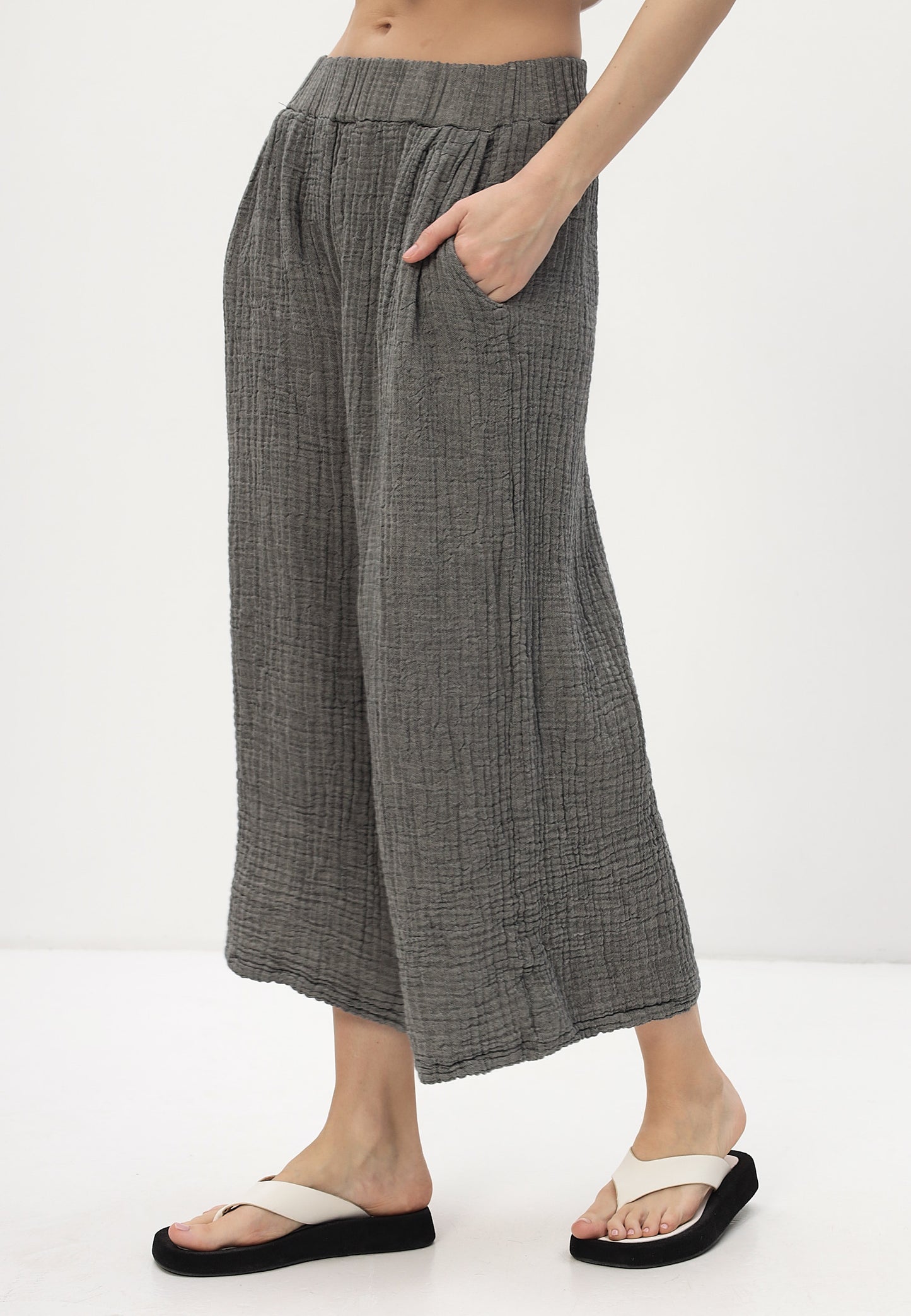 Women's summer and leisure fashion - trousers made of casual muslin 